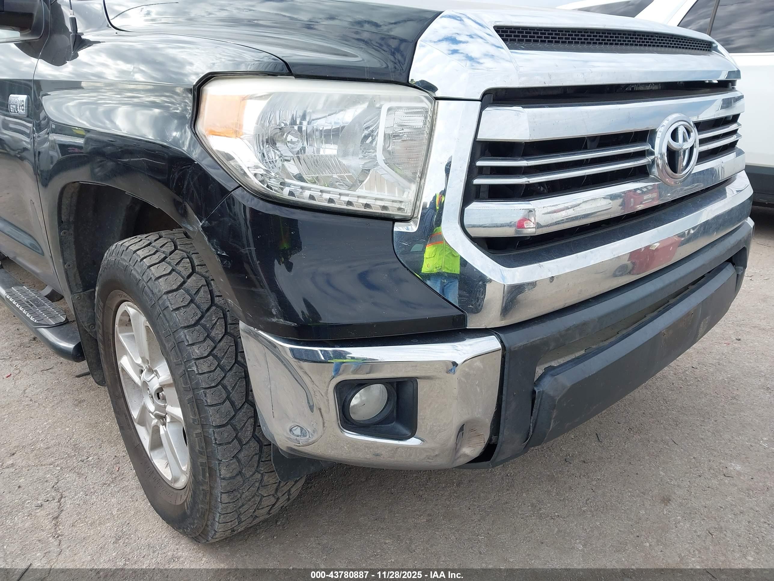 TOYOTA TUNDRA image 6