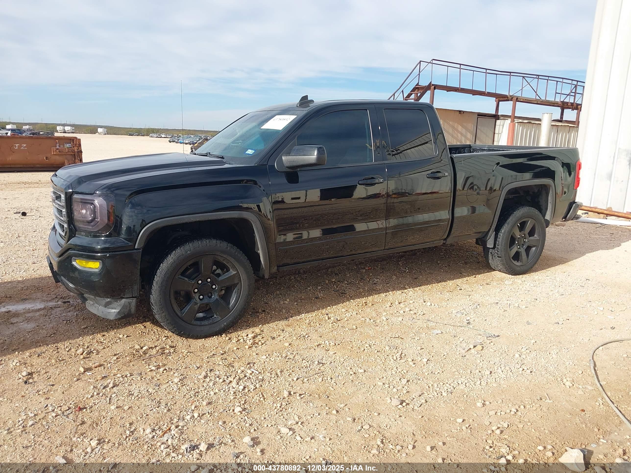 GMC SIERRA image 2