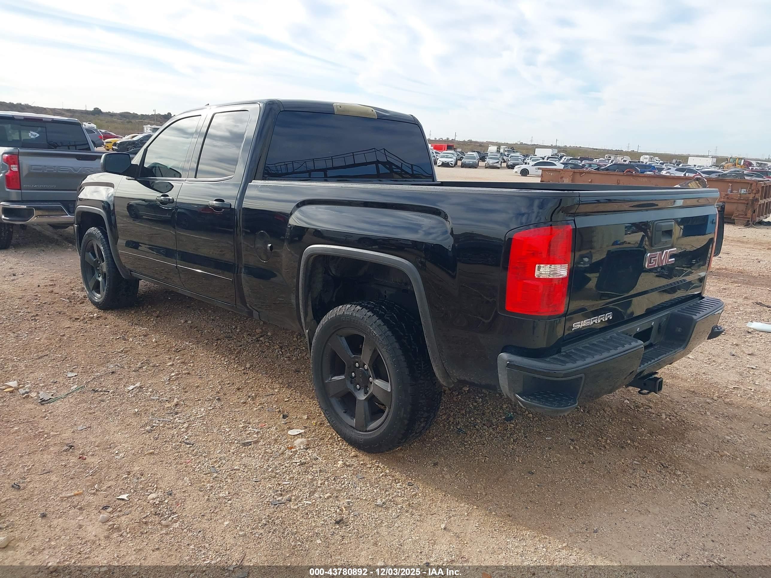 GMC SIERRA image 3