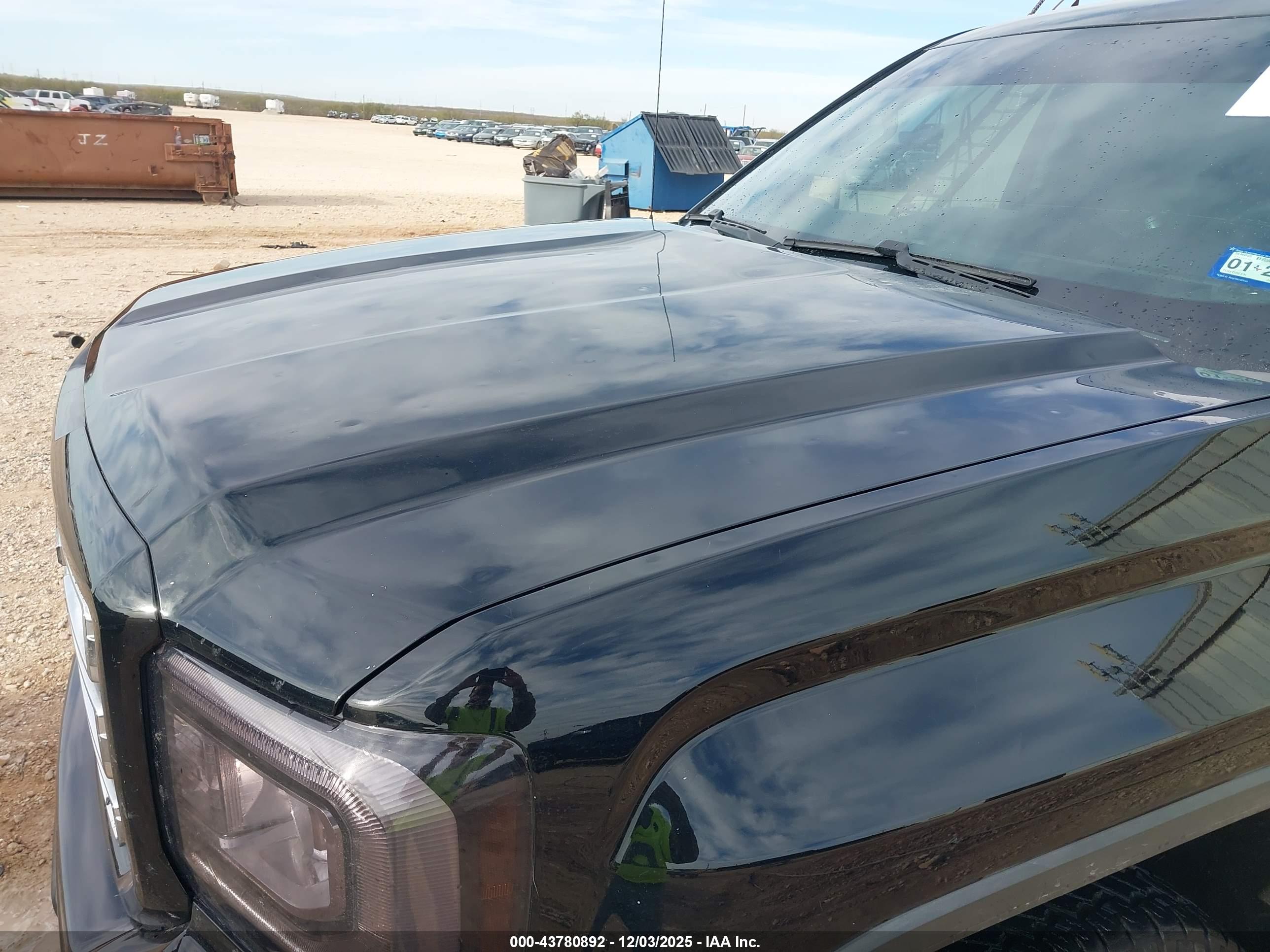 GMC SIERRA image 6