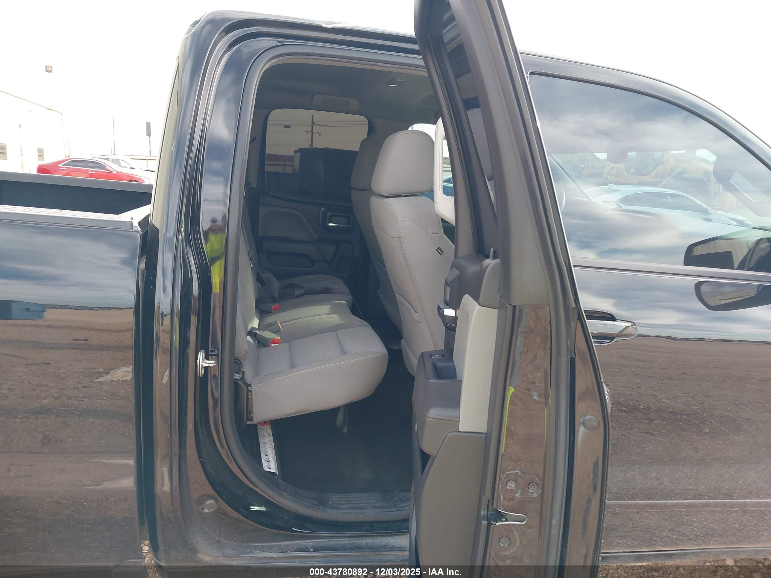 GMC SIERRA image 8