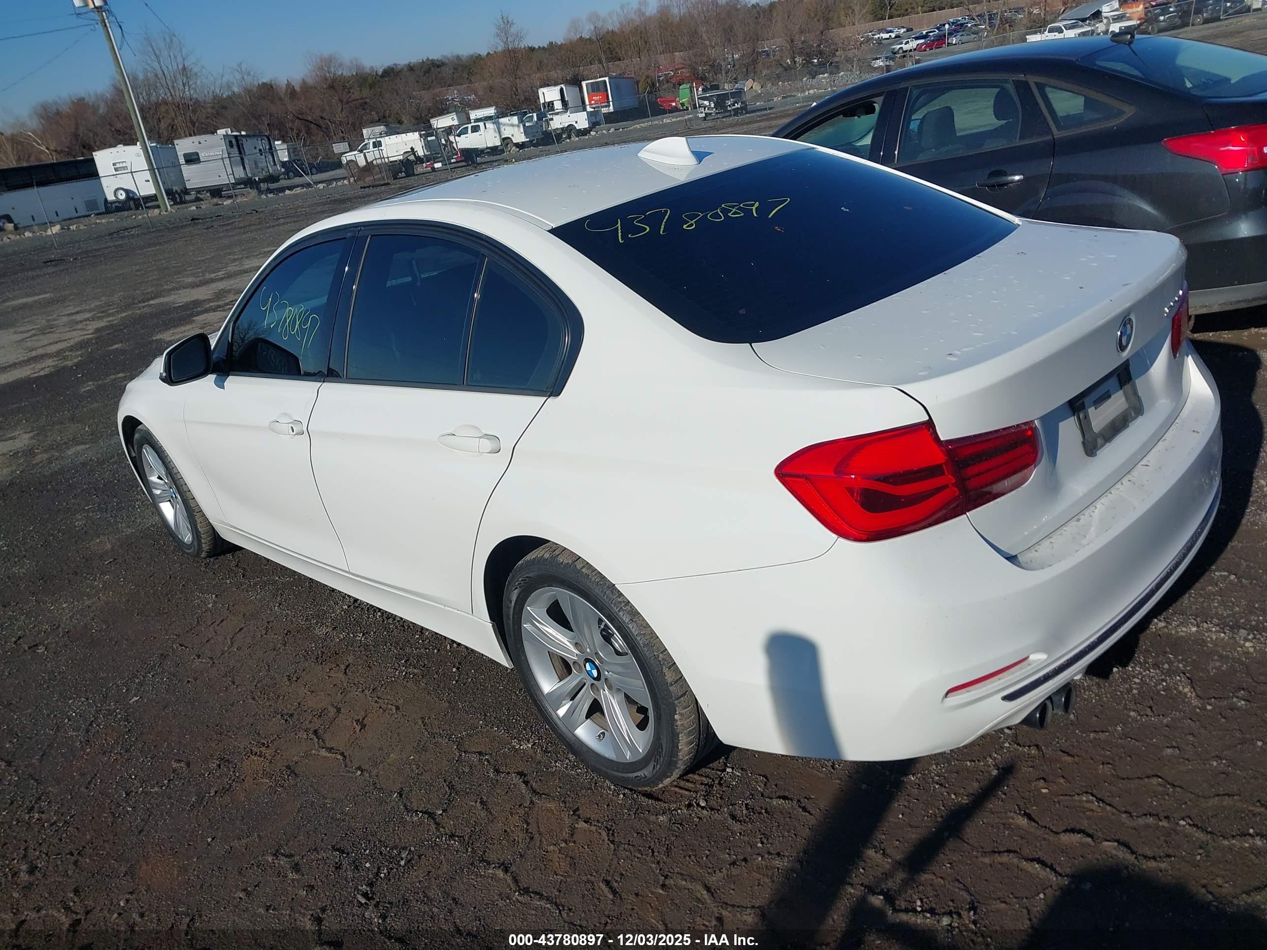 BMW 328I image 3