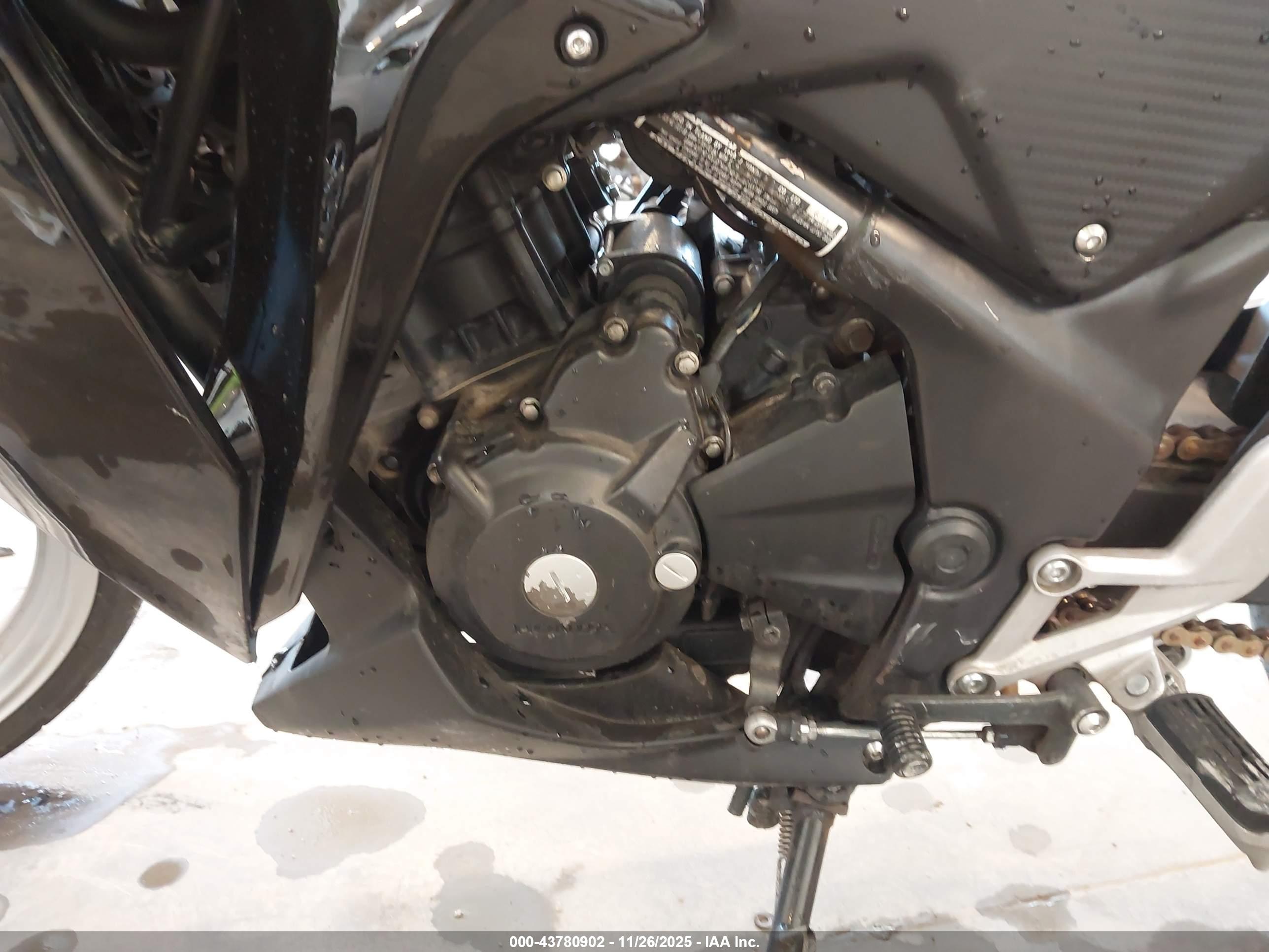 HONDA CBR250 image 9