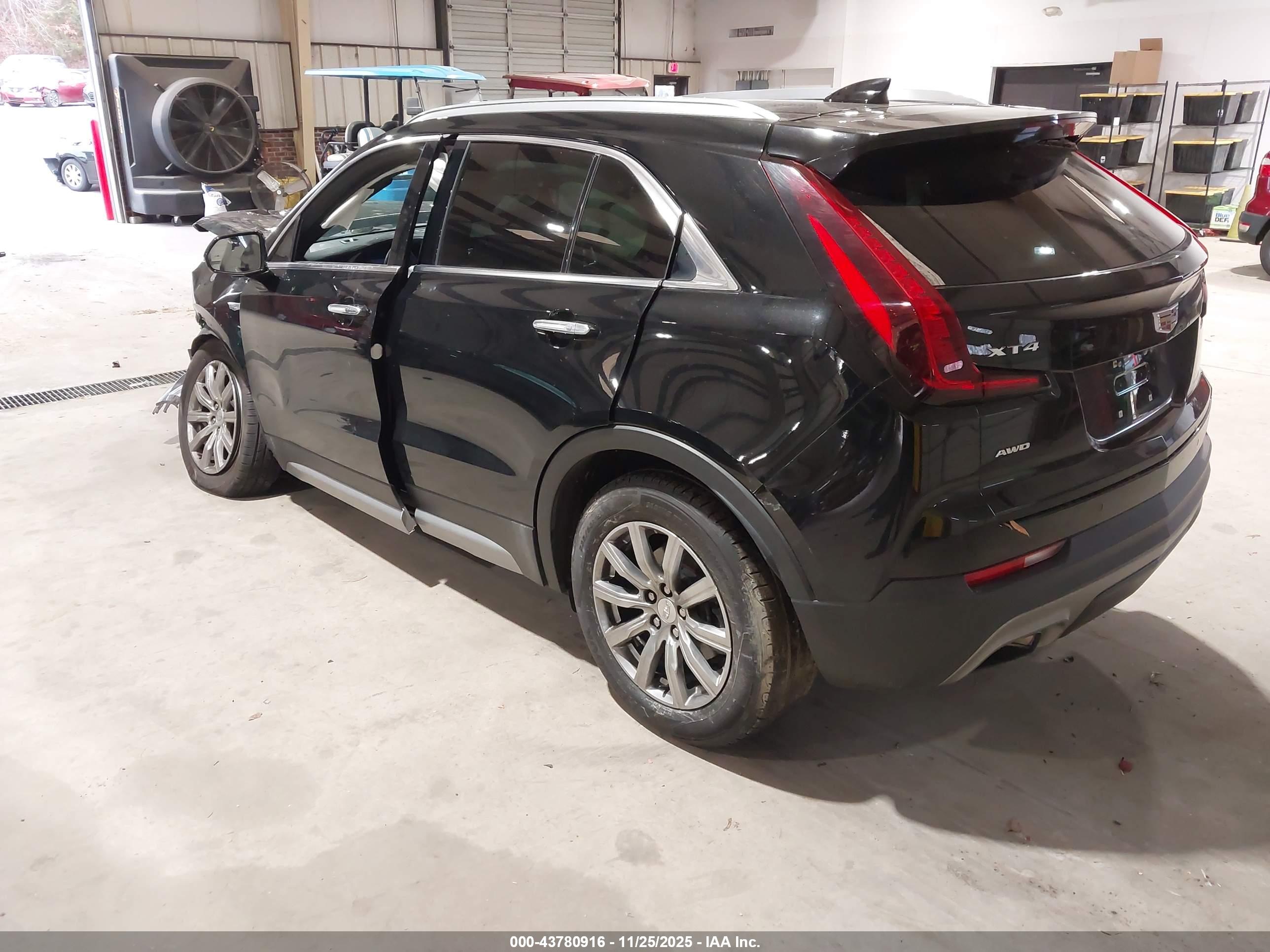 CADILLAC XT4 image 3