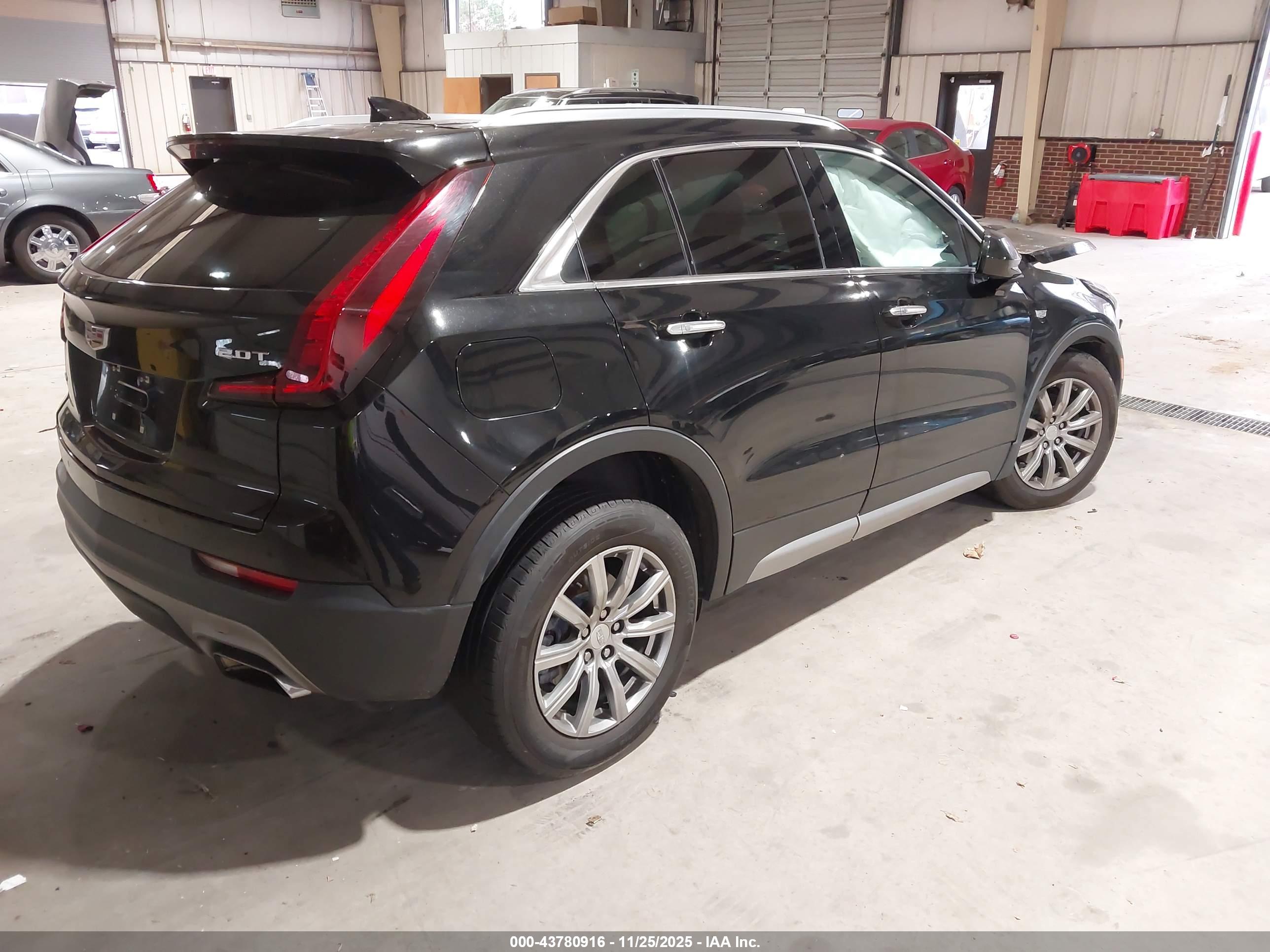 CADILLAC XT4 image 4