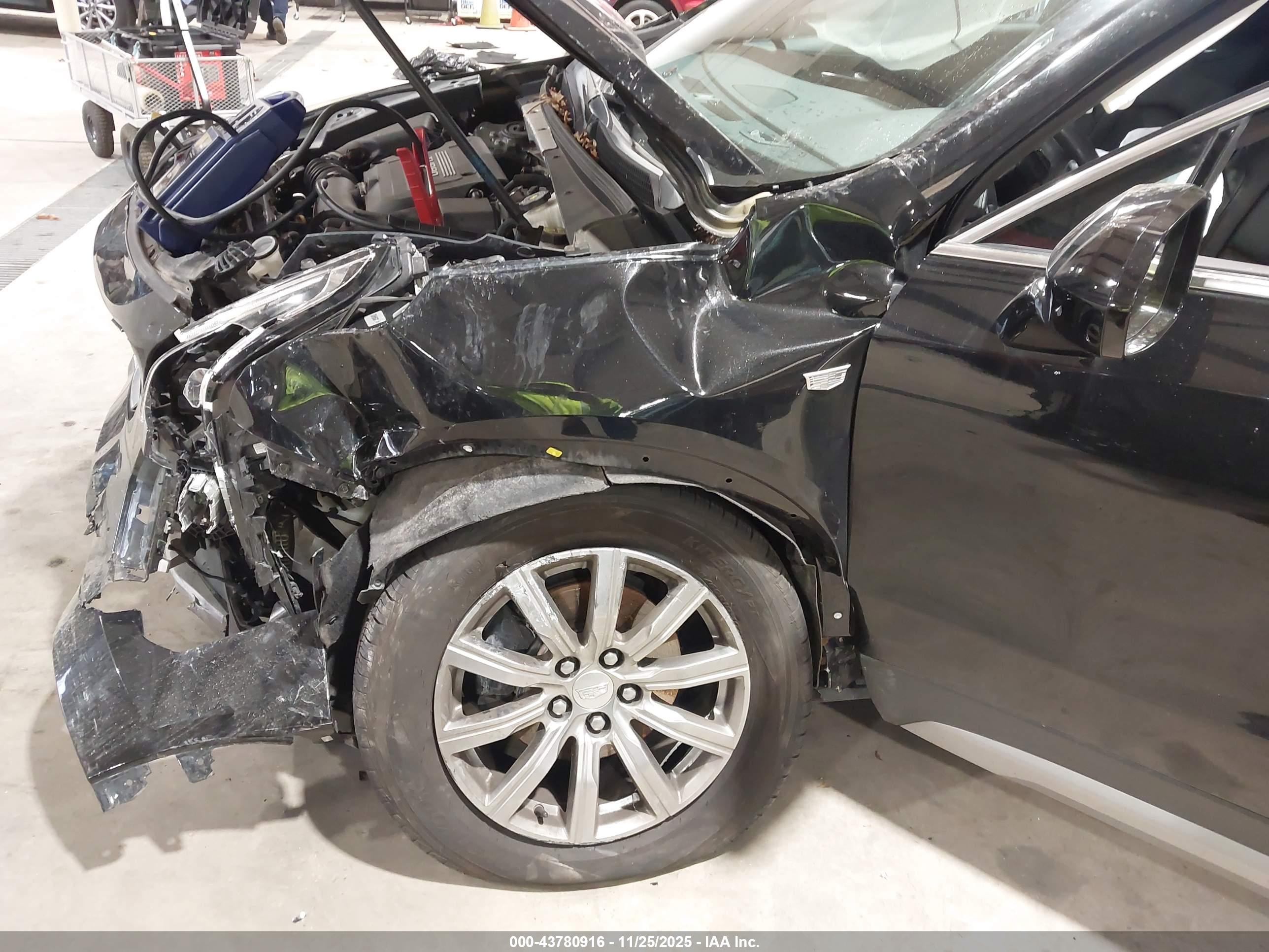 CADILLAC XT4 image 6
