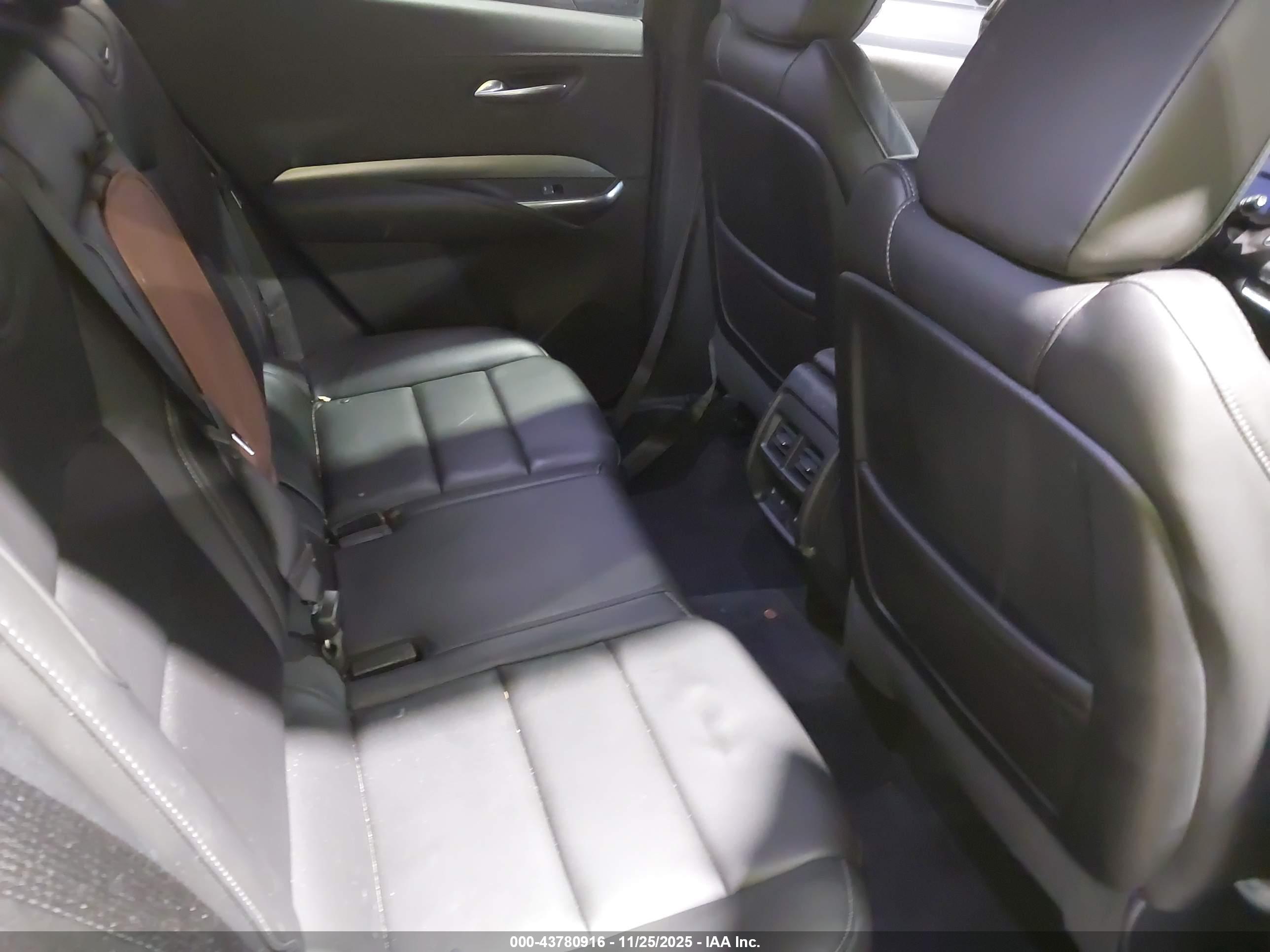 CADILLAC XT4 image 8
