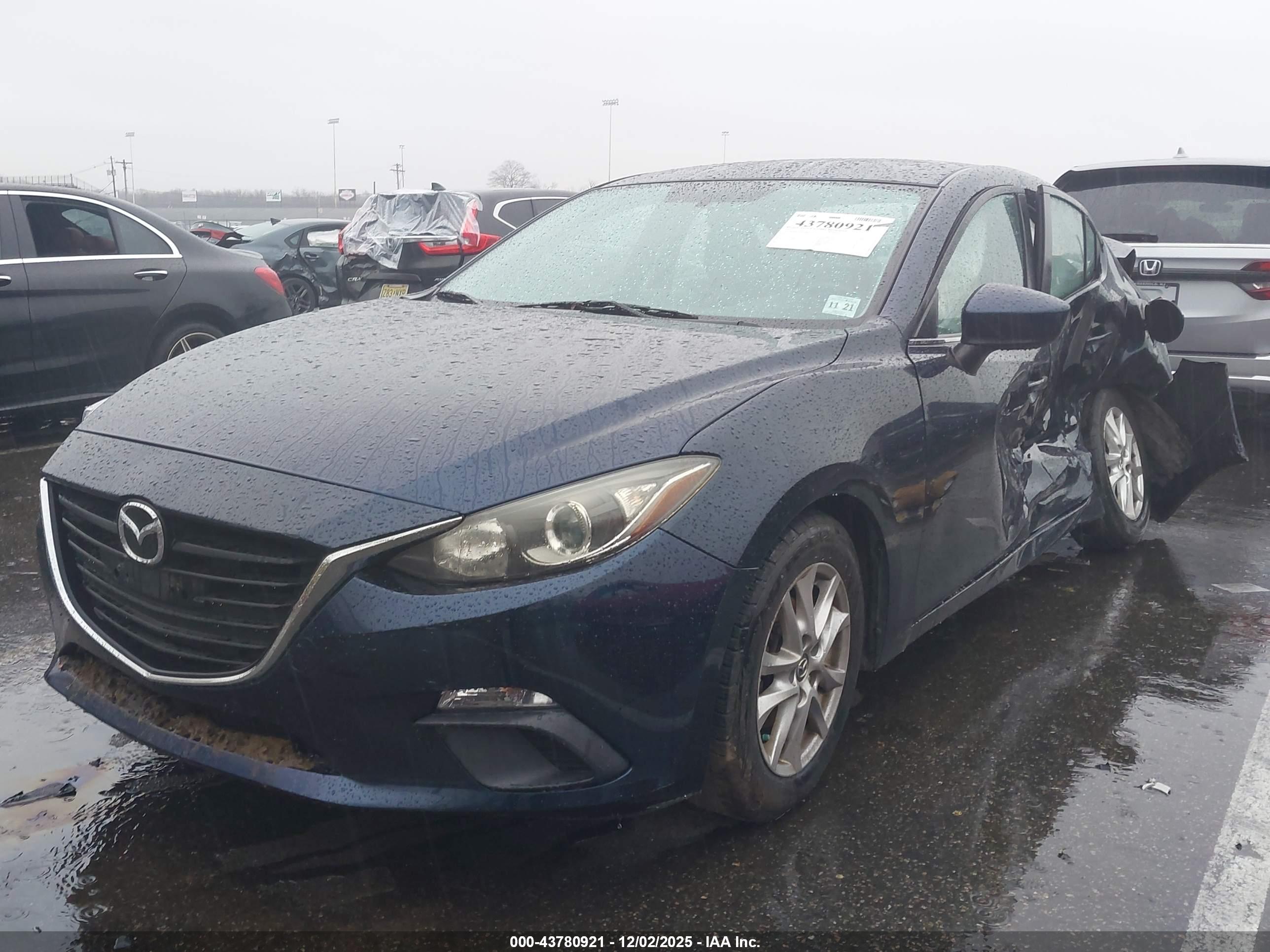 MAZDA MAZDA3 image 2
