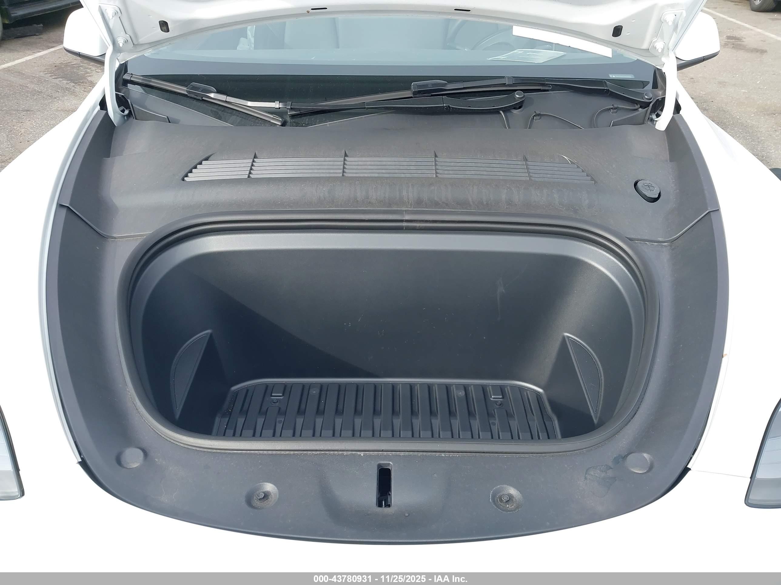 TESLA MODEL image 10