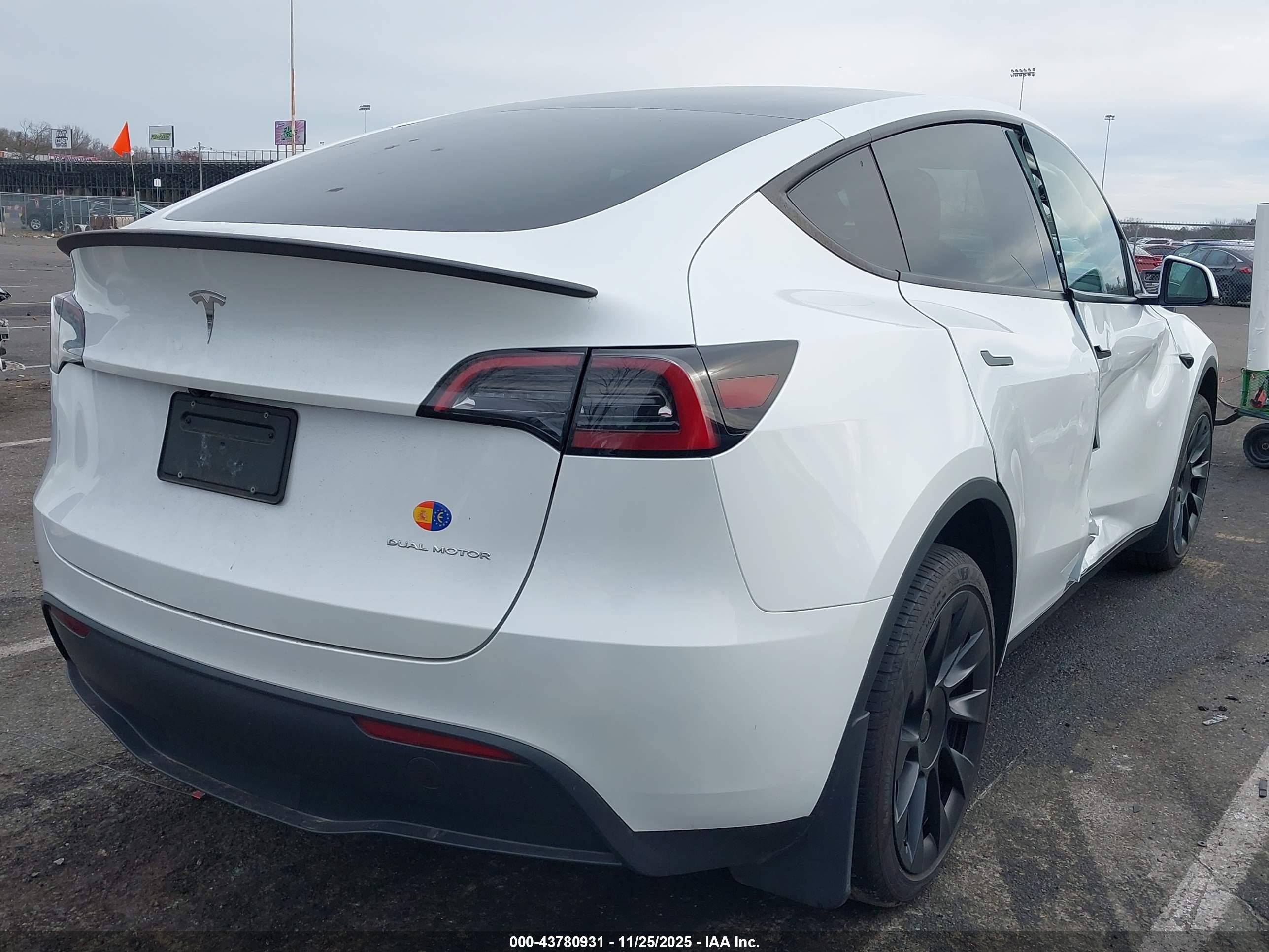 TESLA MODEL image 4