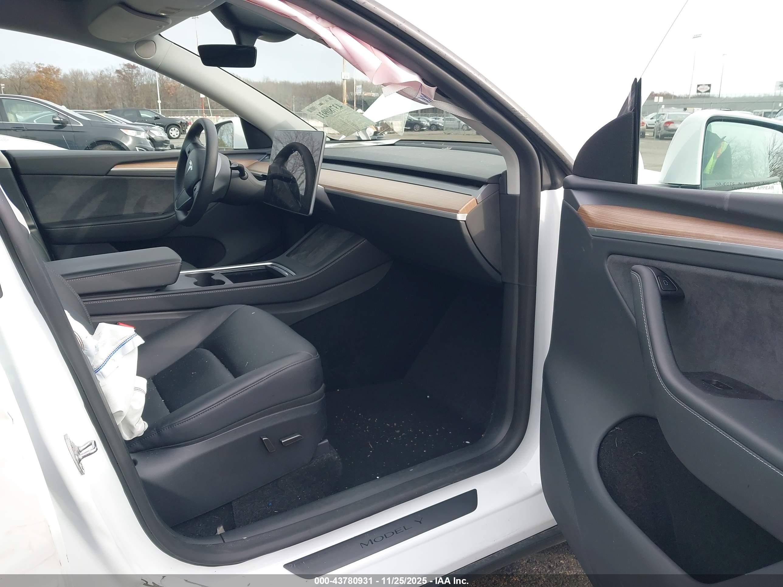 TESLA MODEL image 5
