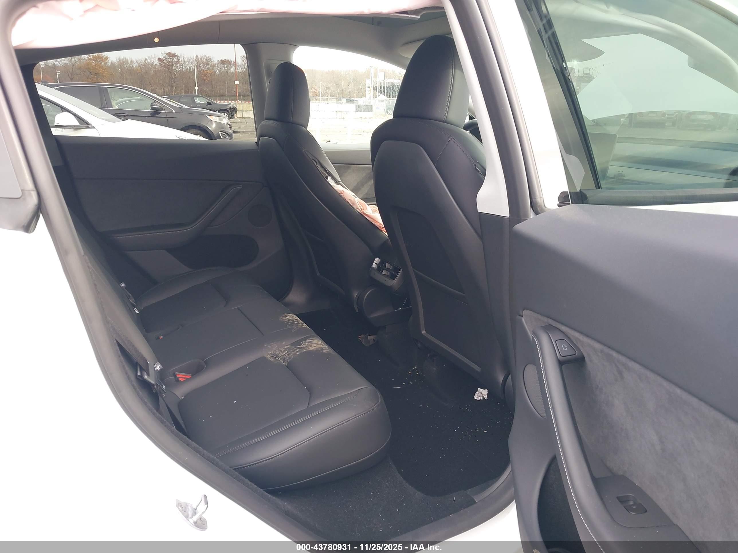 TESLA MODEL image 8