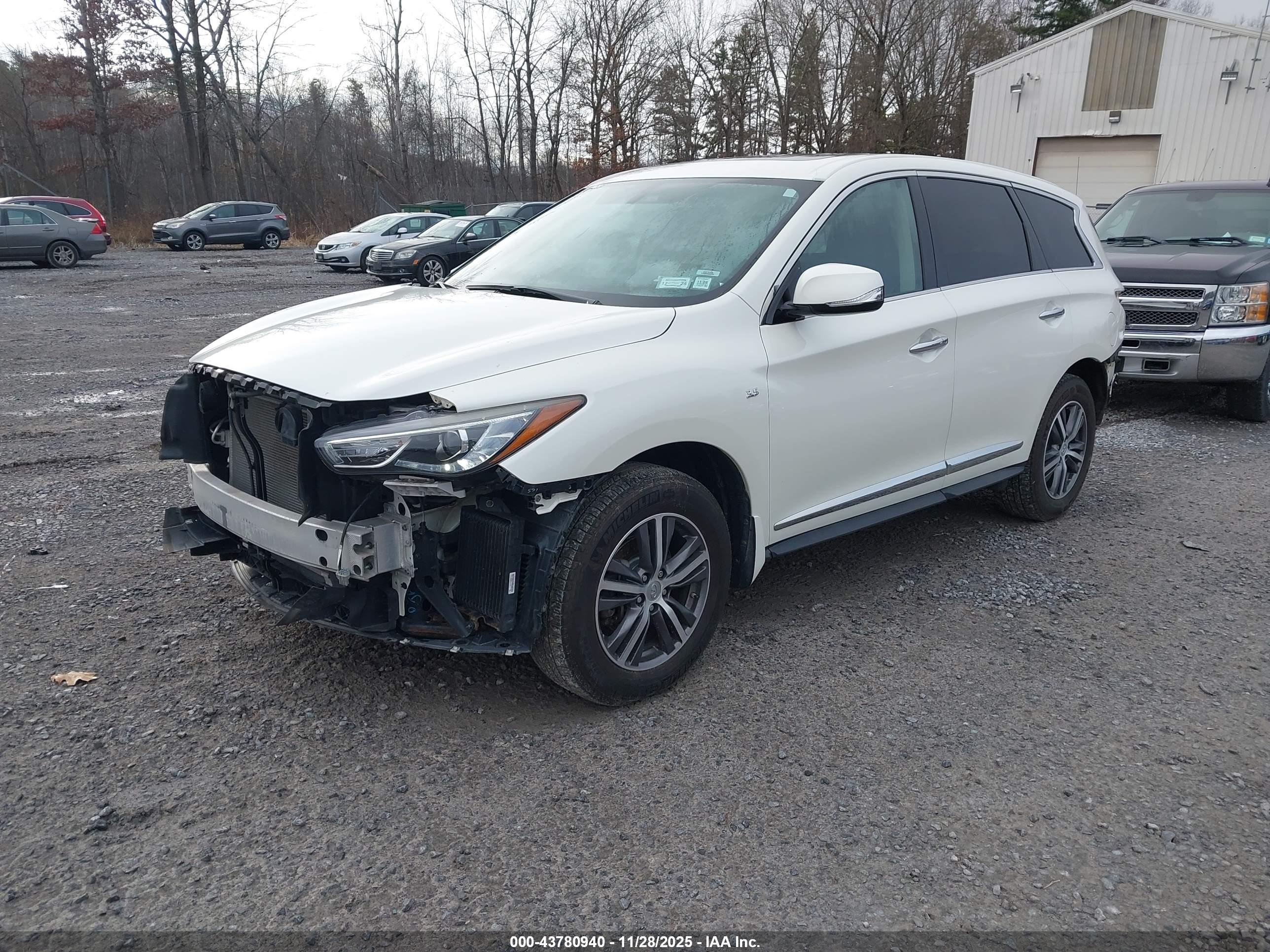 INFINITI QX60 image 2