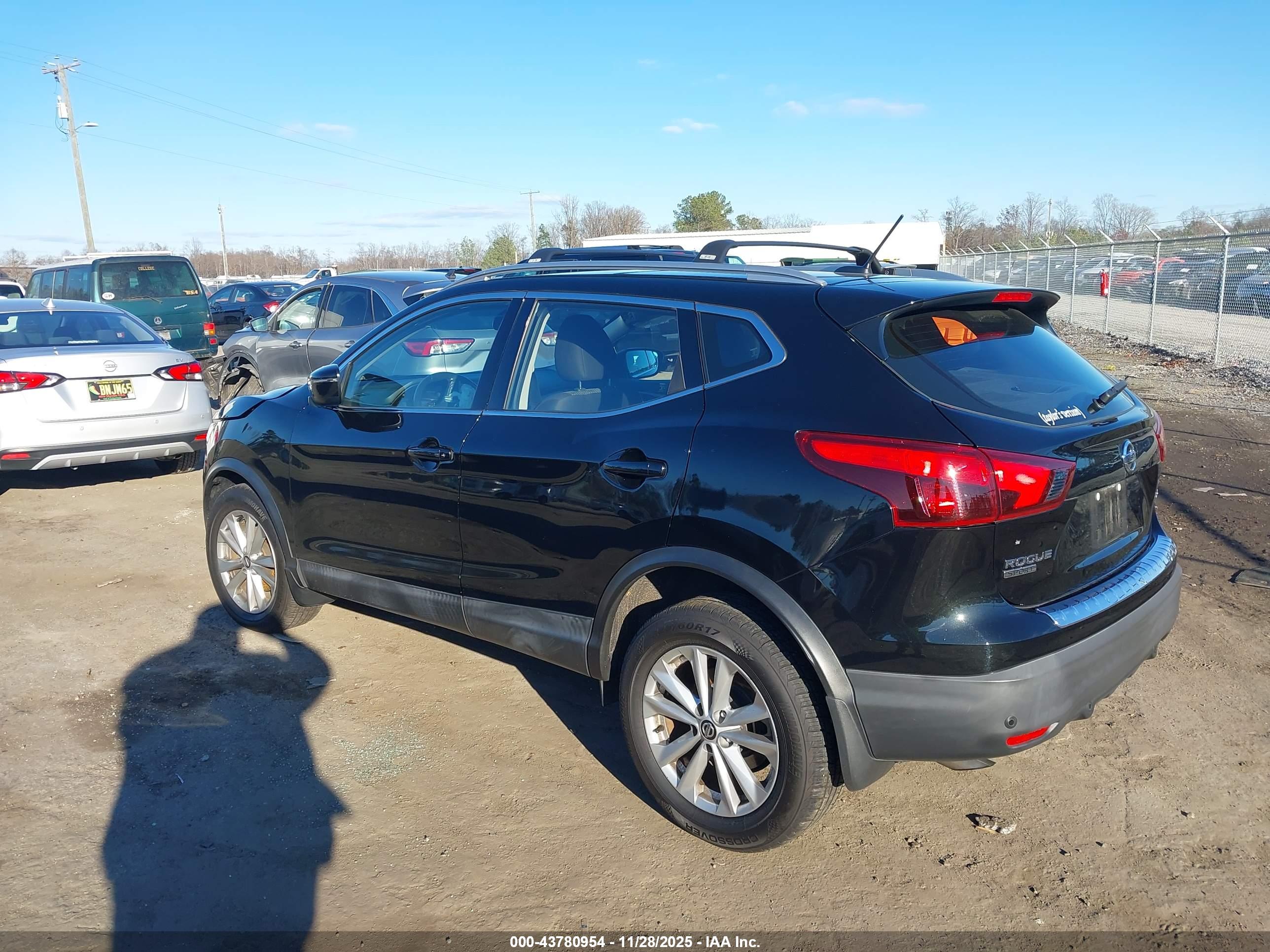 NISSAN ROGUE image 3