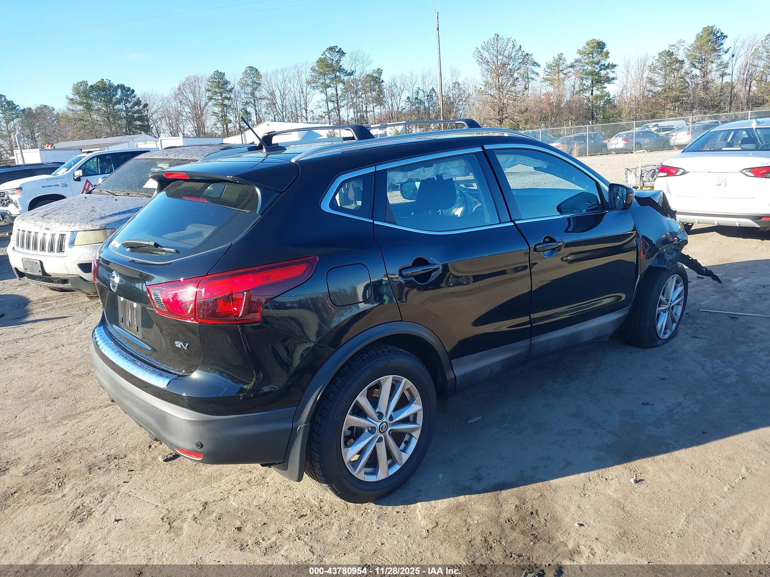 NISSAN ROGUE image 4