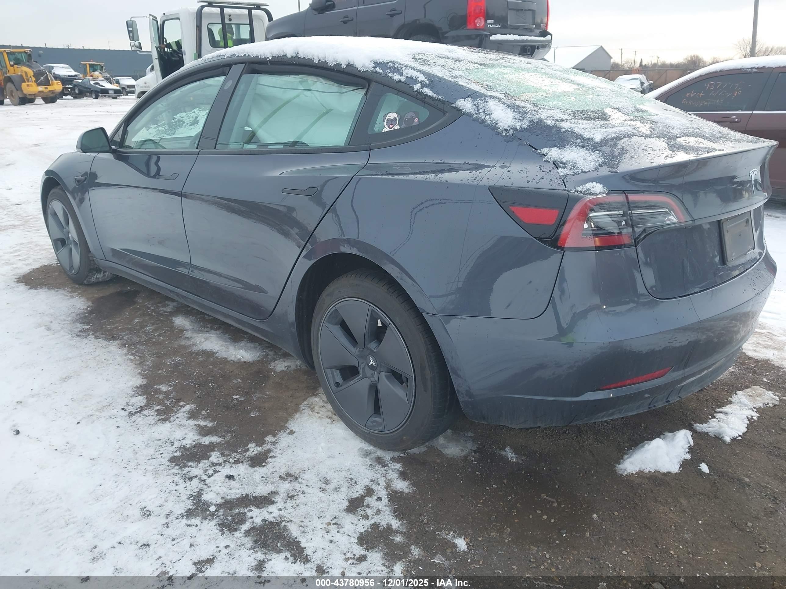 TESLA MODEL image 3