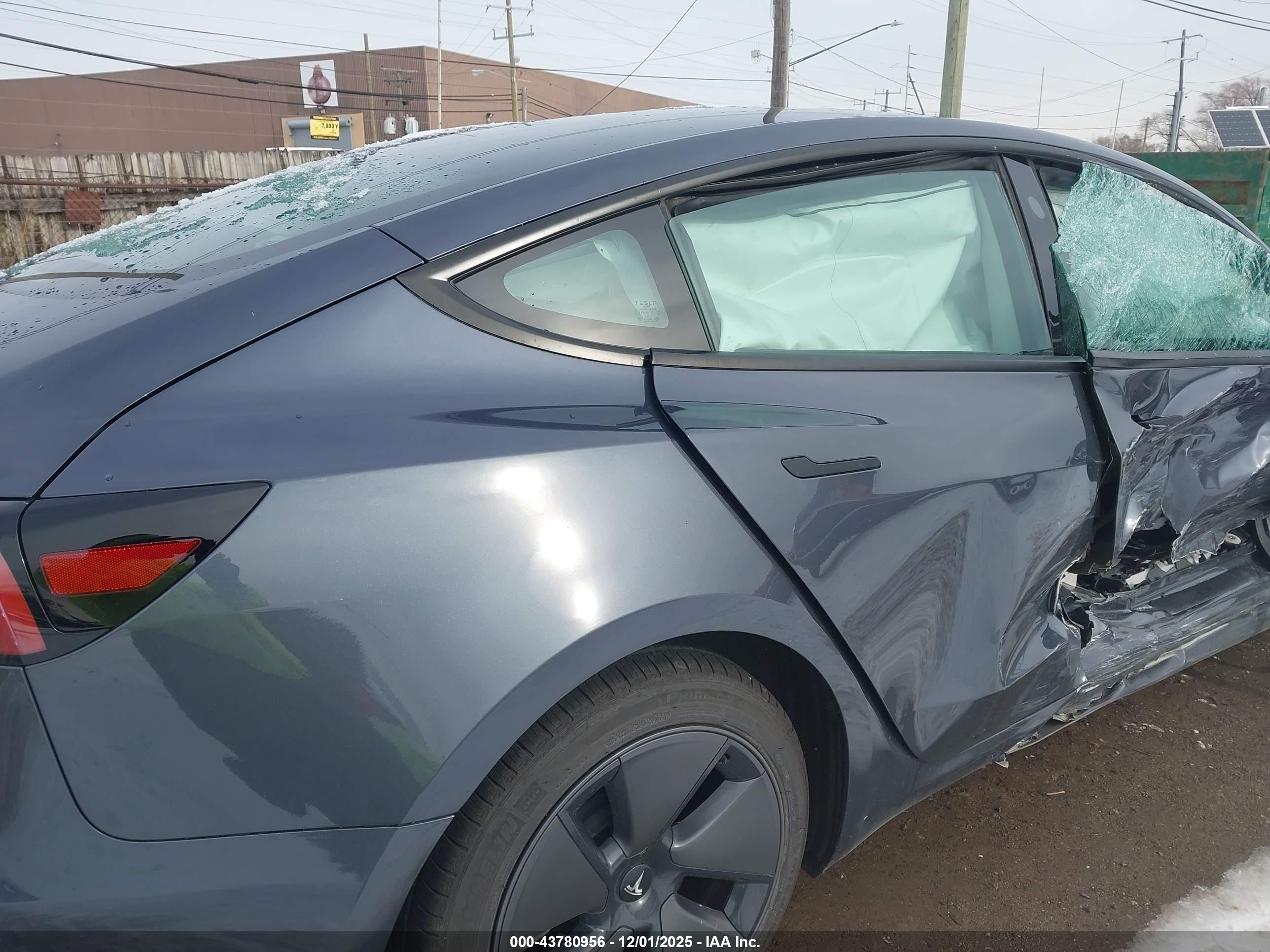 TESLA MODEL image 6