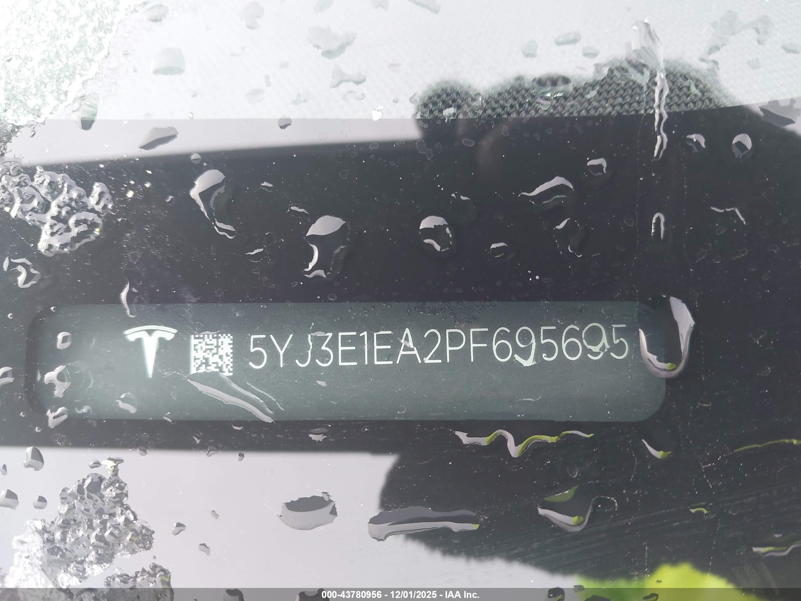 TESLA MODEL image 9