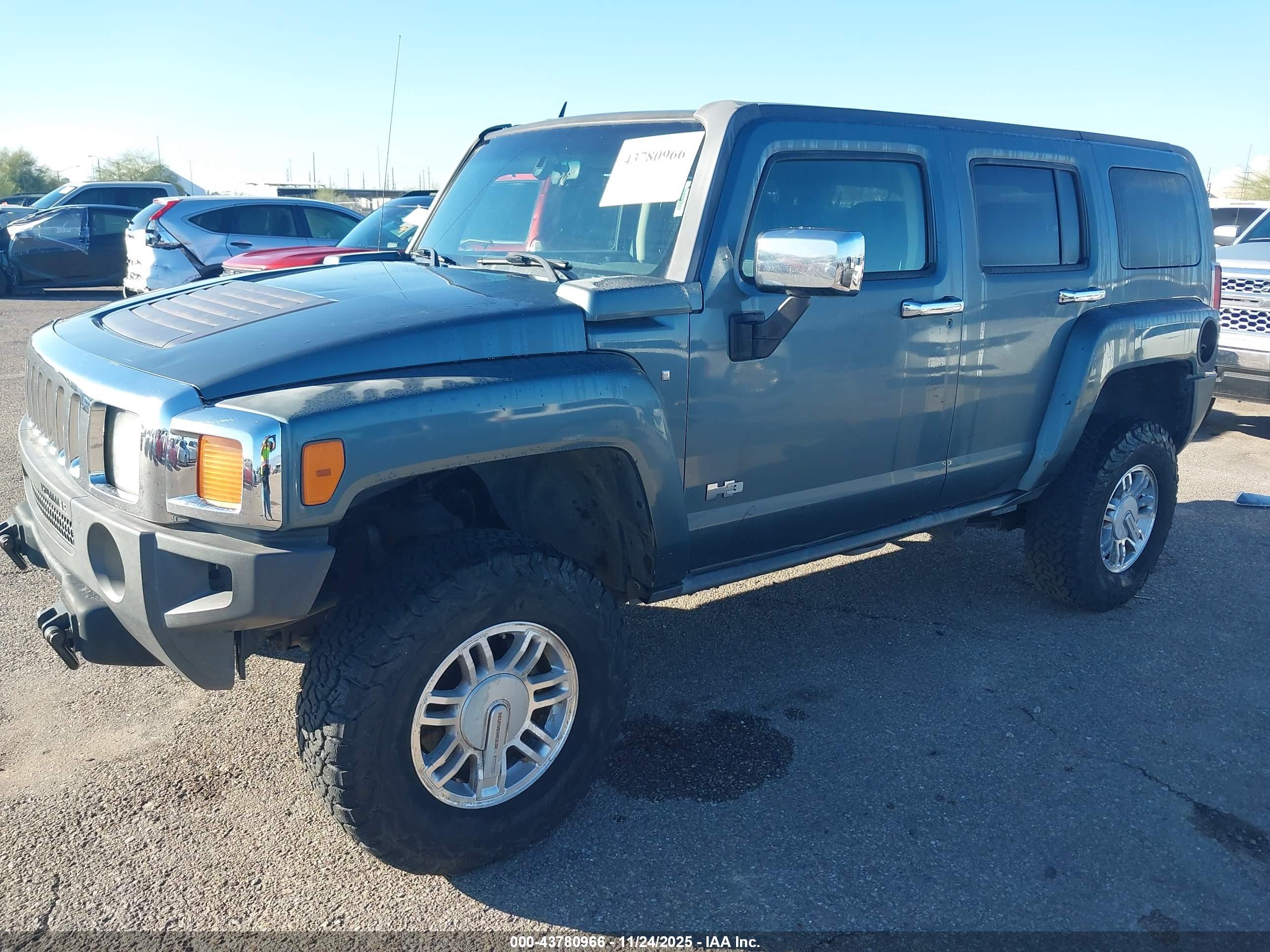 HUMMER H3 image 2