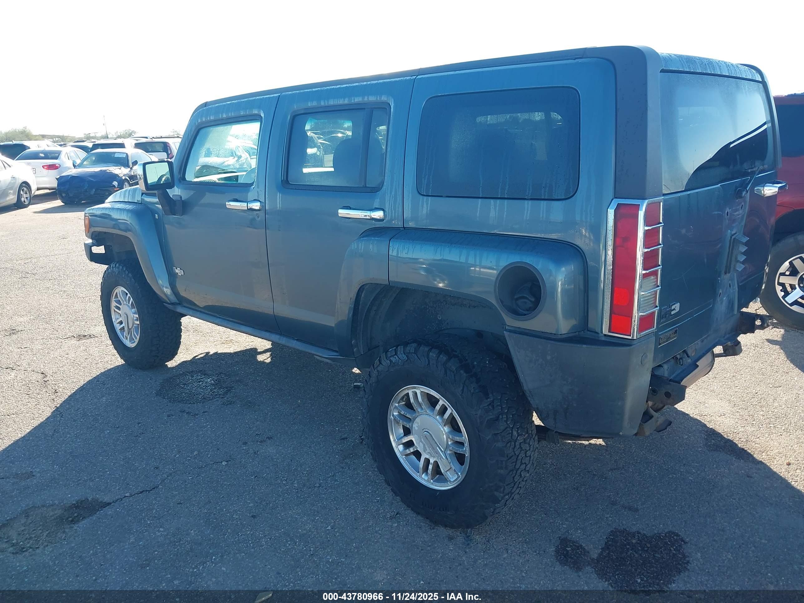 HUMMER H3 image 3