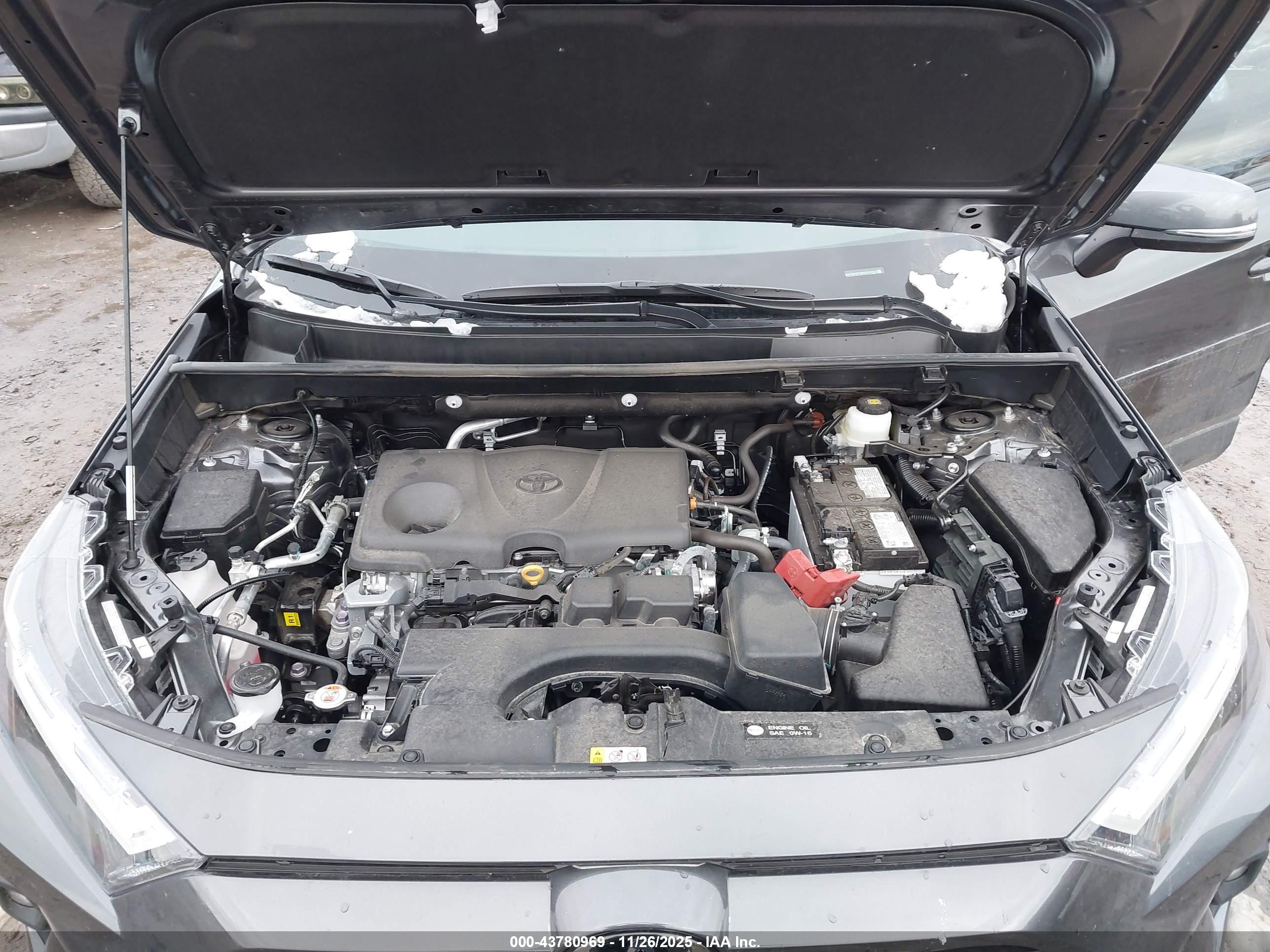 TOYOTA RAV4 image 10