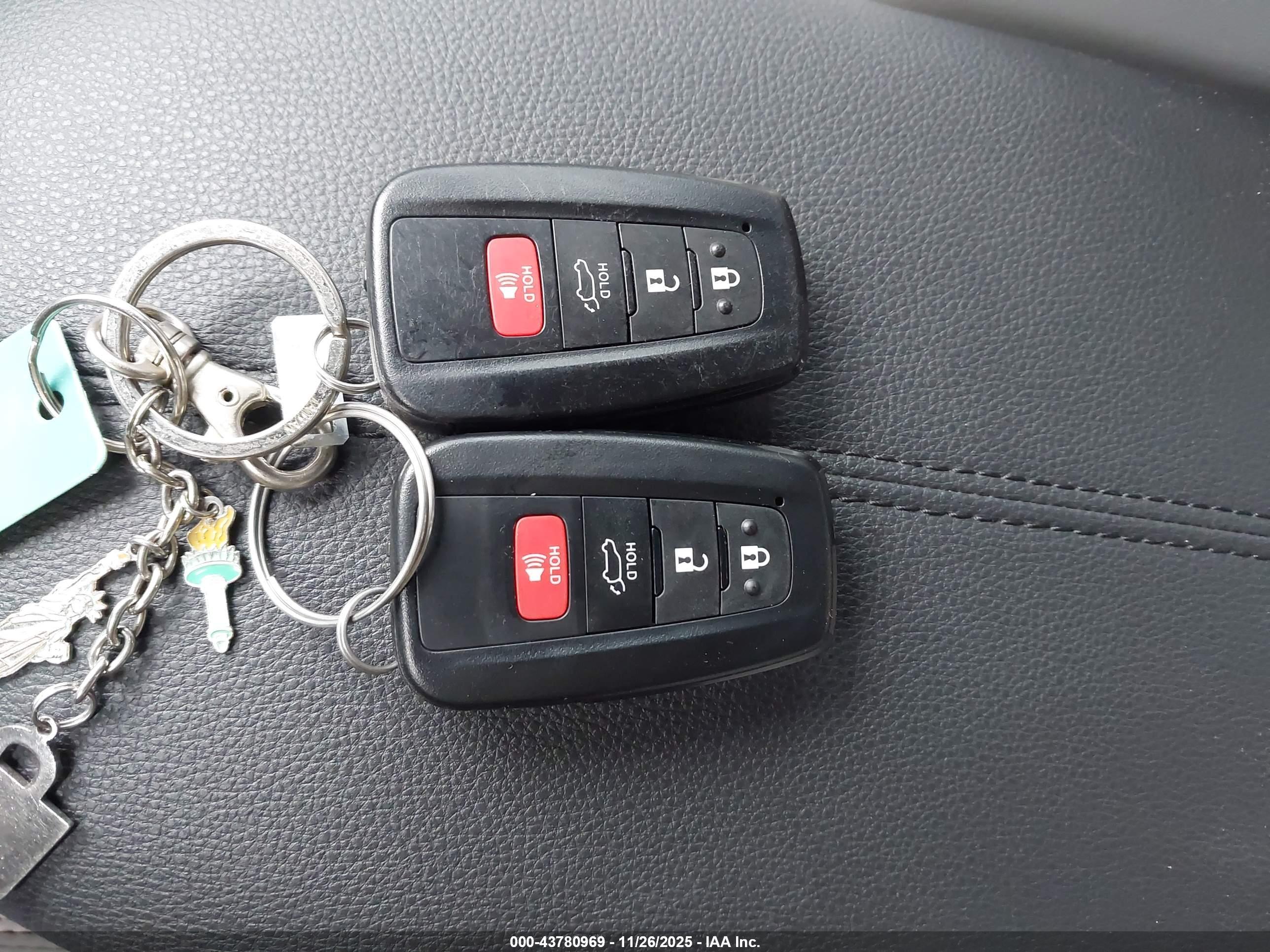 TOYOTA RAV4 image 11