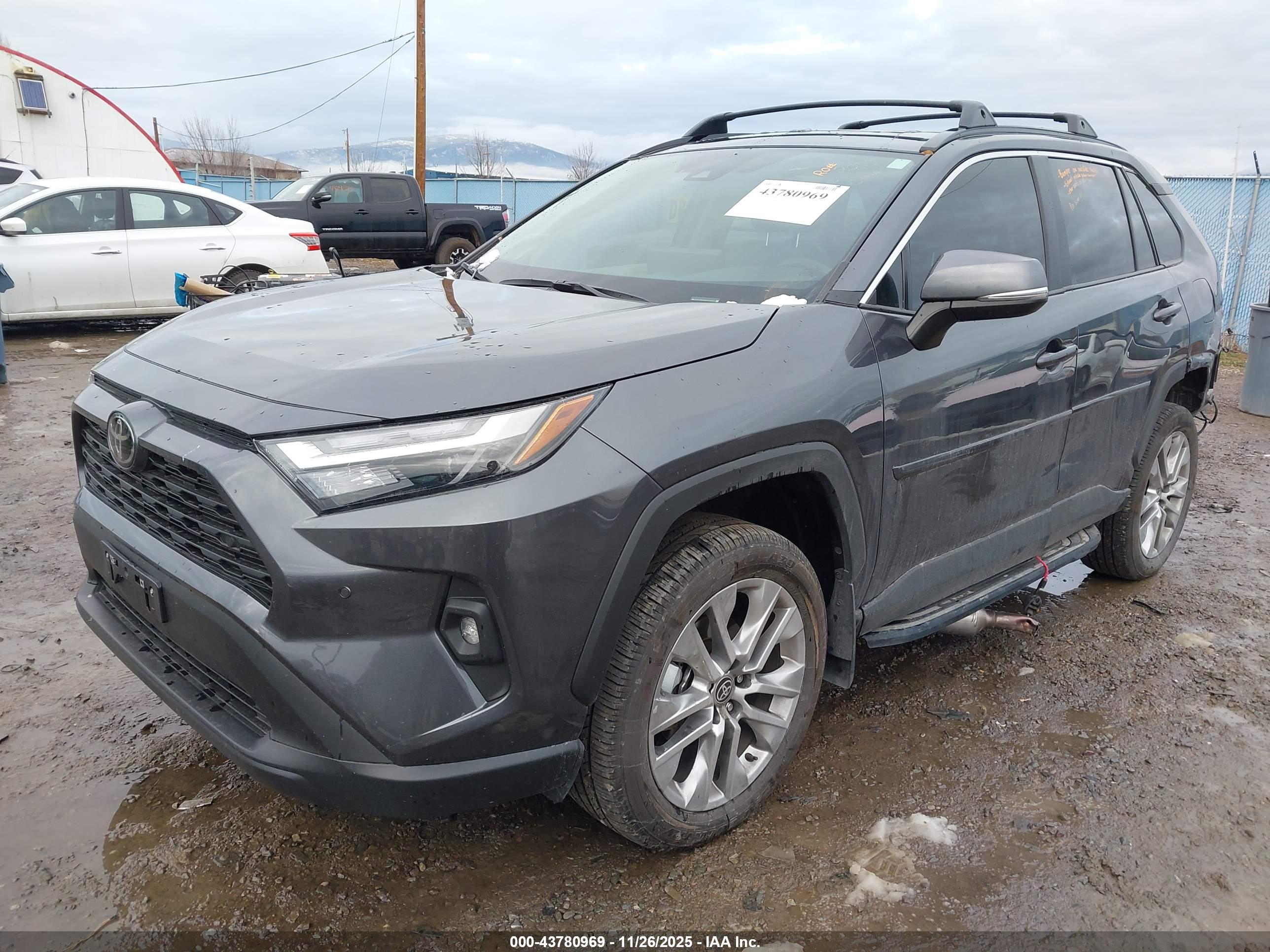 TOYOTA RAV4 image 2
