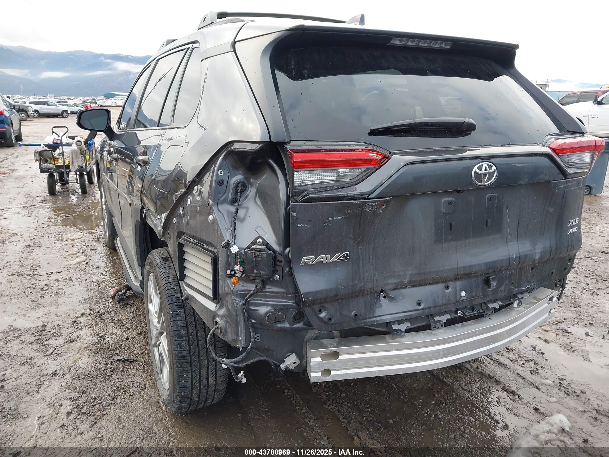 TOYOTA RAV4 image 6