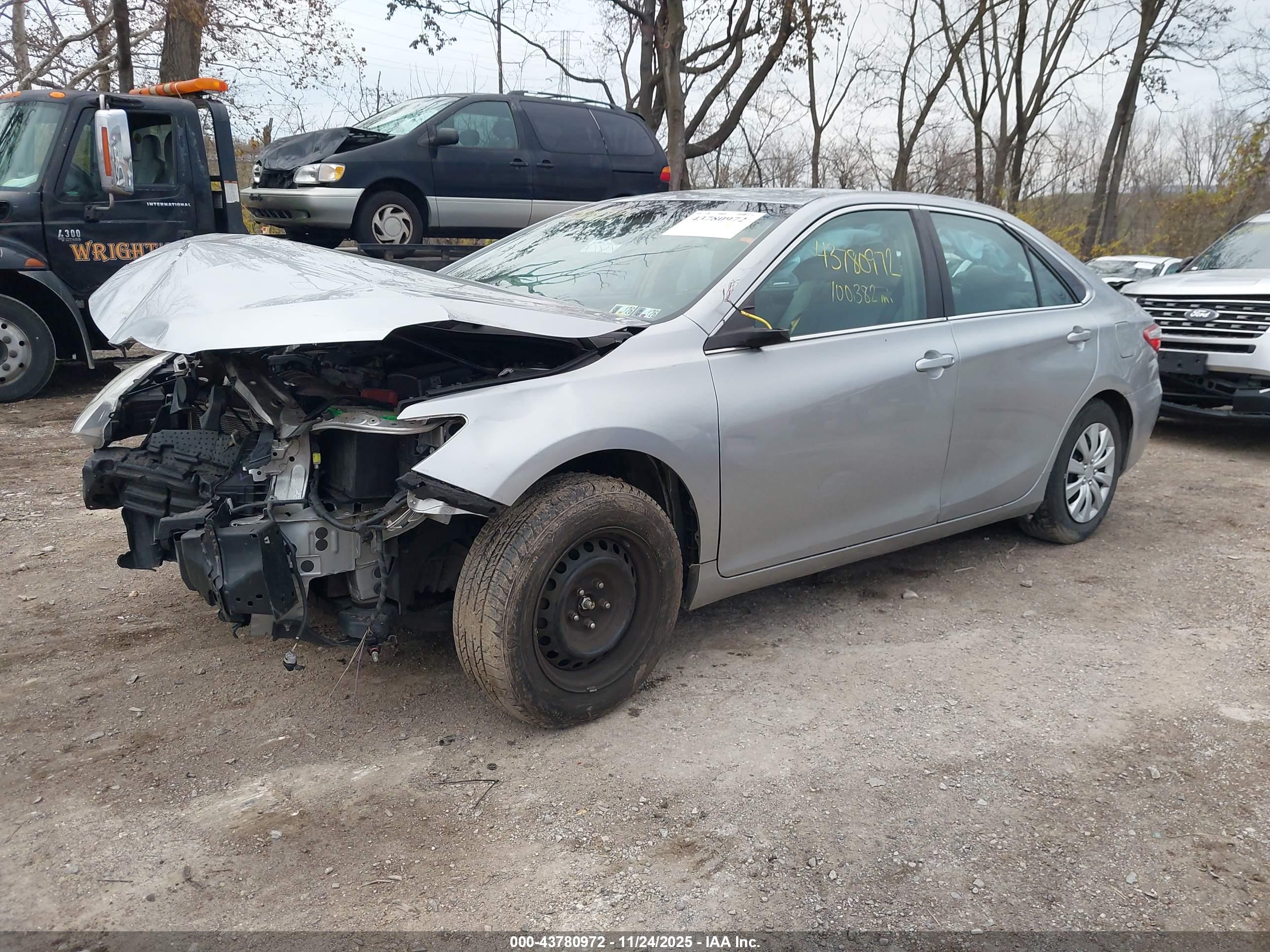 TOYOTA CAMRY image 2