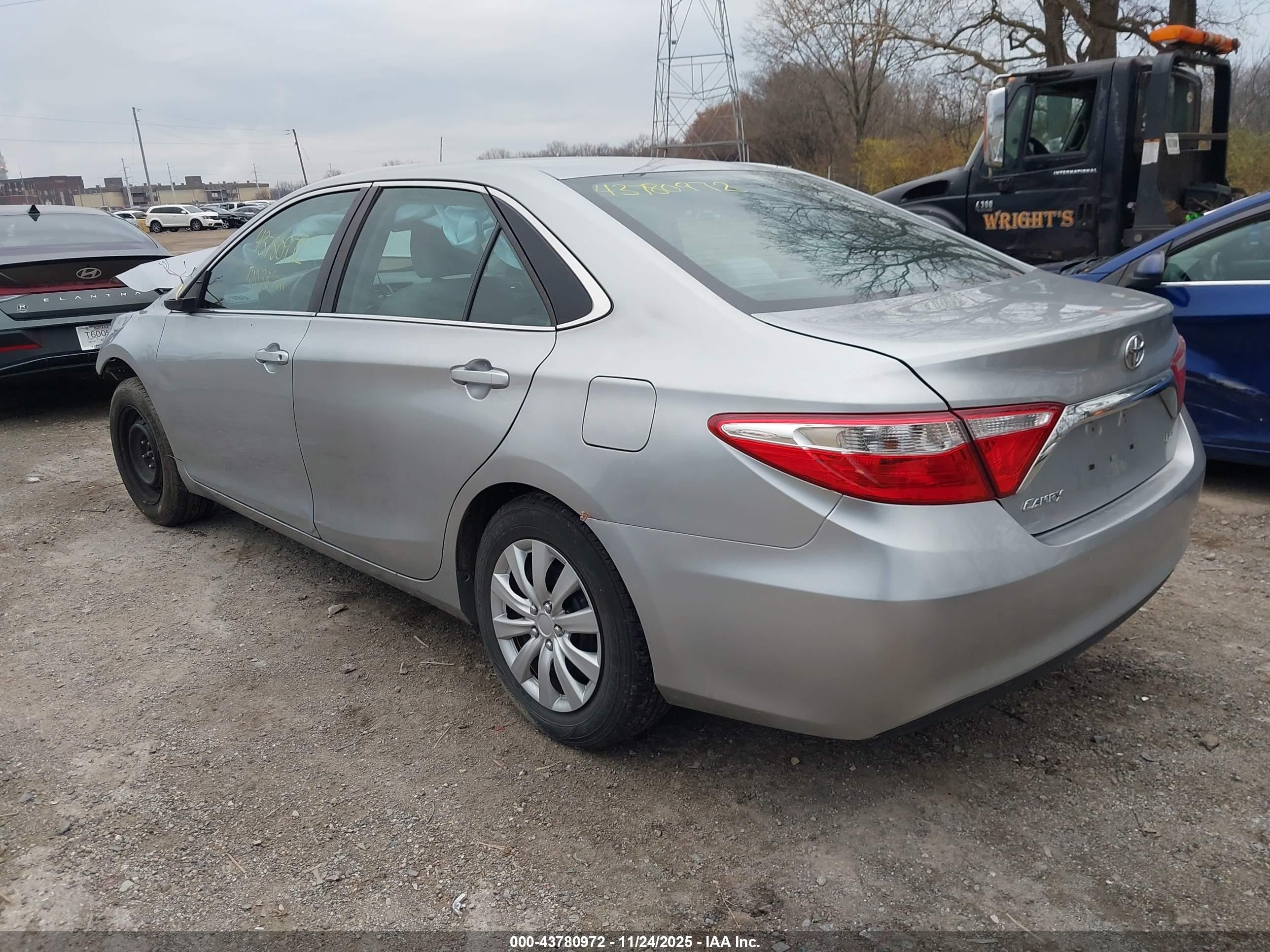 TOYOTA CAMRY image 3