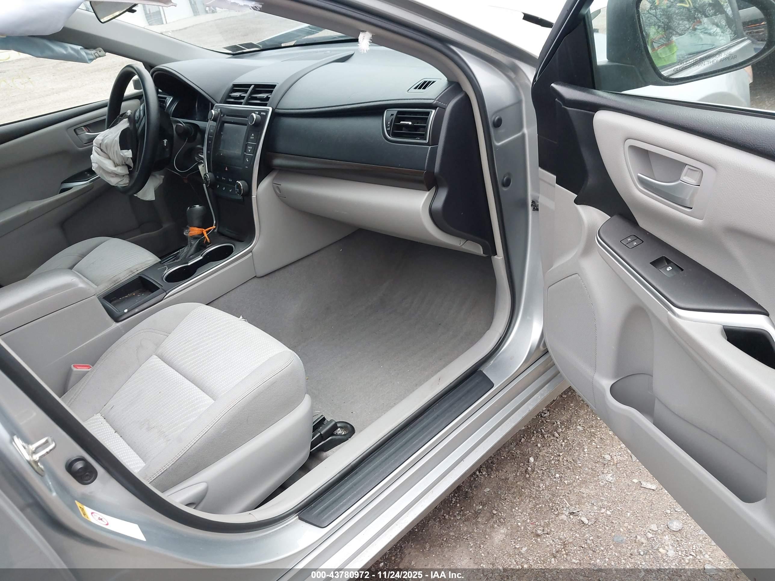 TOYOTA CAMRY image 5