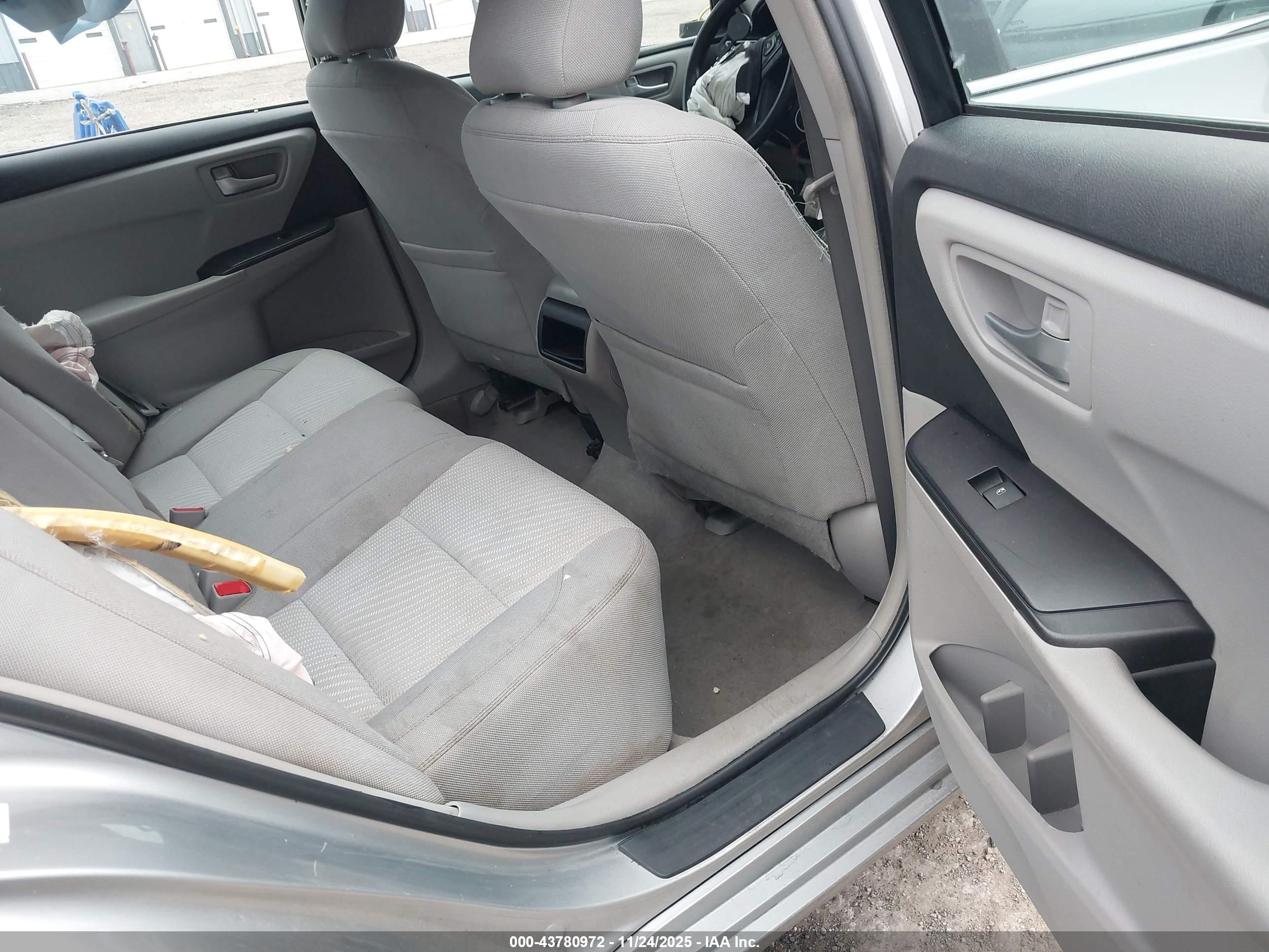 TOYOTA CAMRY image 8