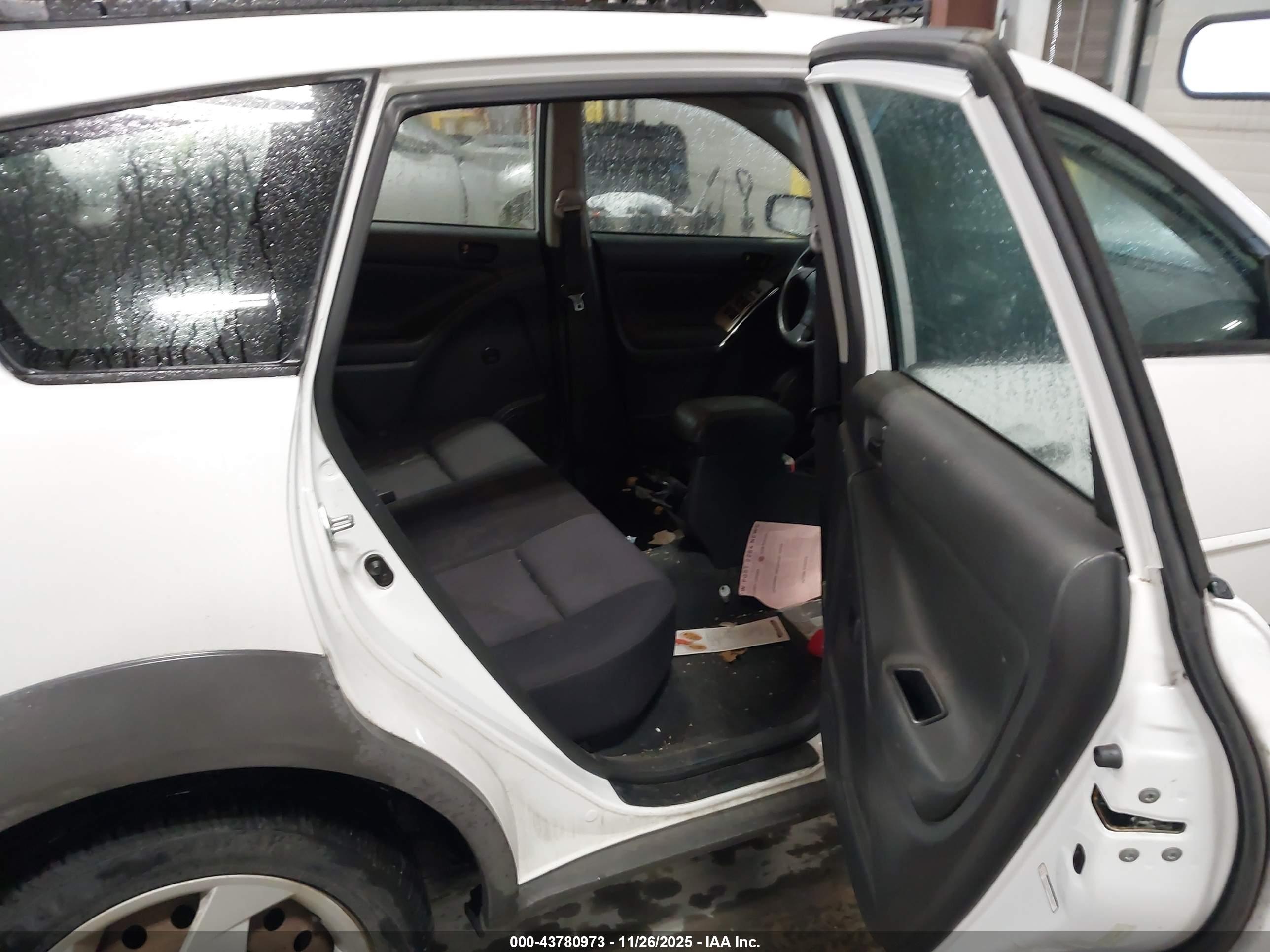 PONTIAC VIBE image 8