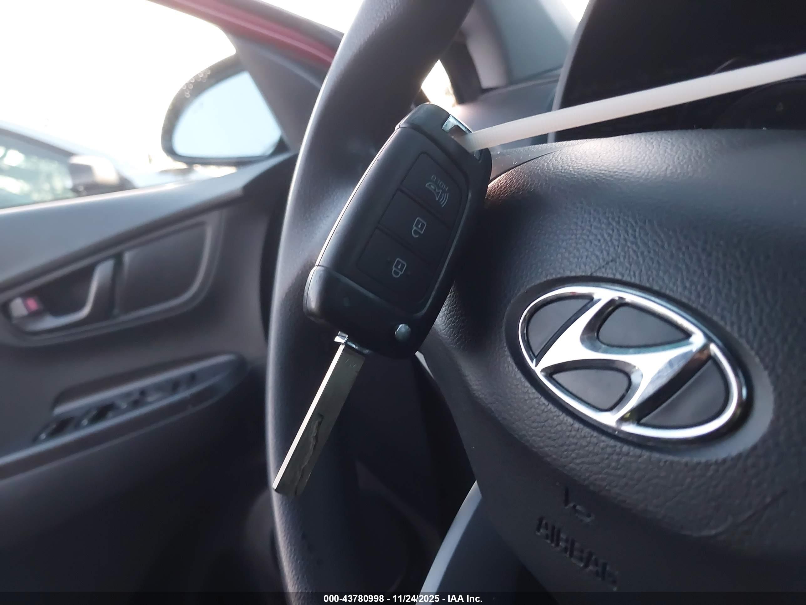 HYUNDAI KONA image 11