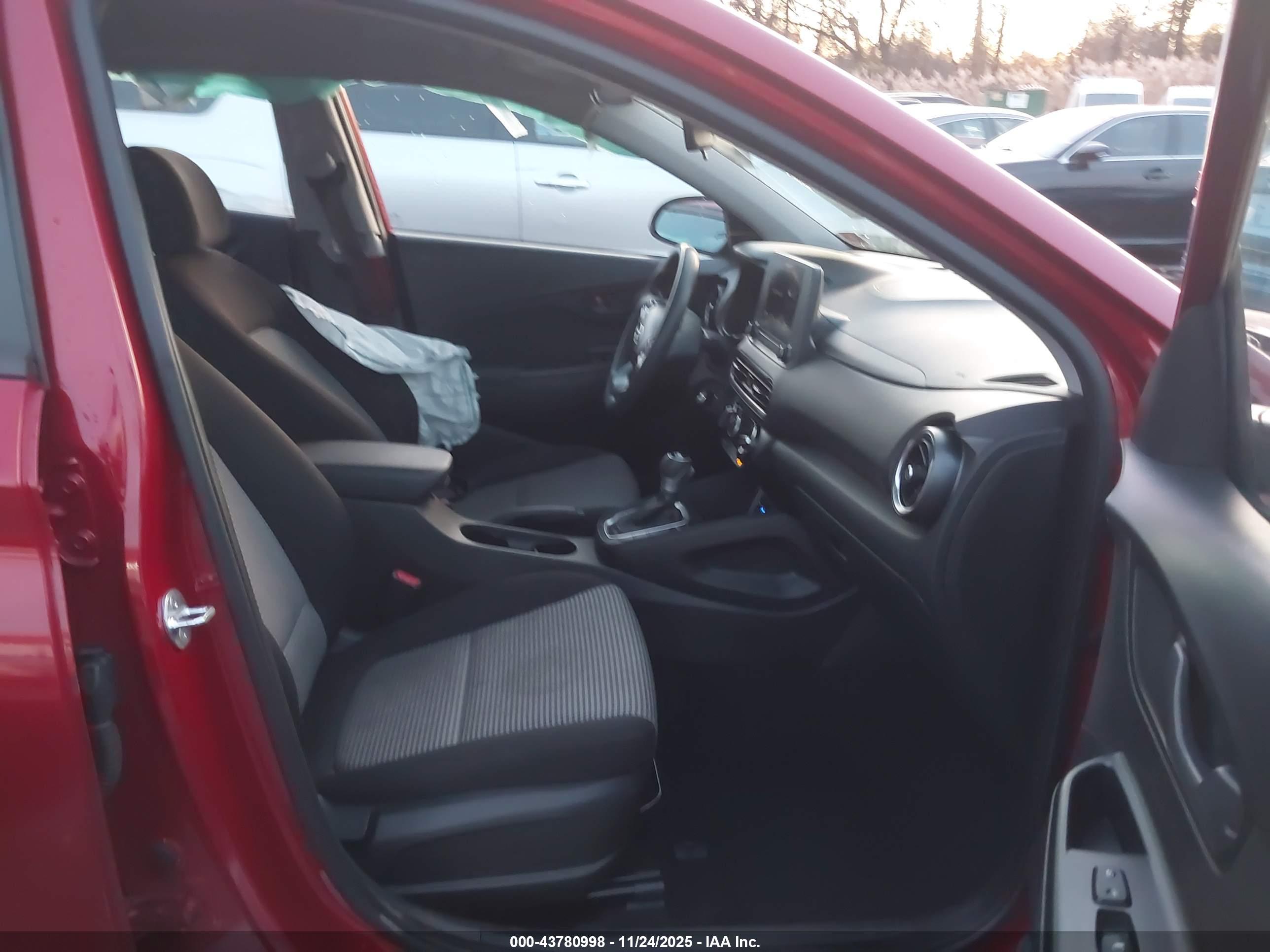 HYUNDAI KONA image 5