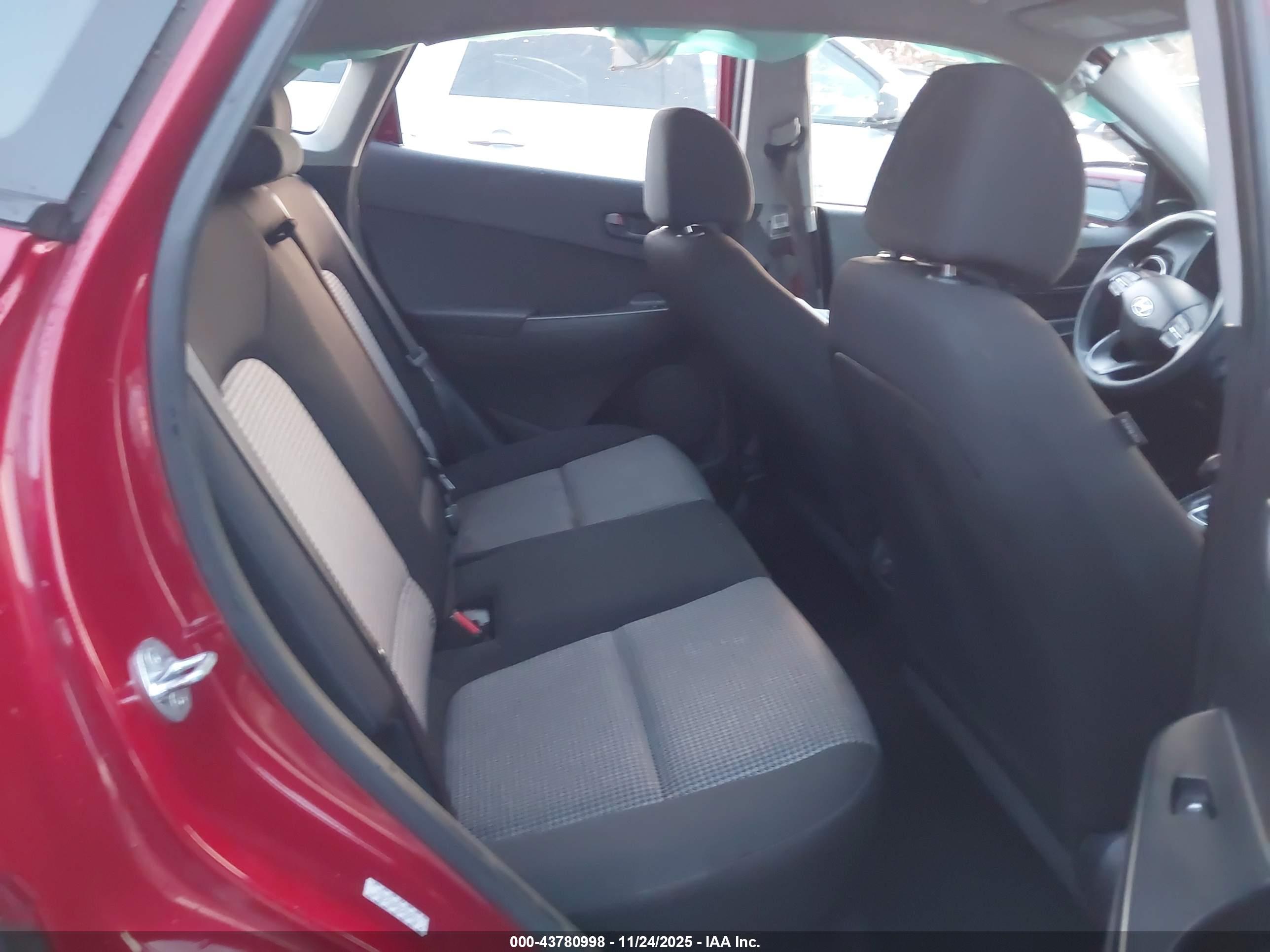 HYUNDAI KONA image 8