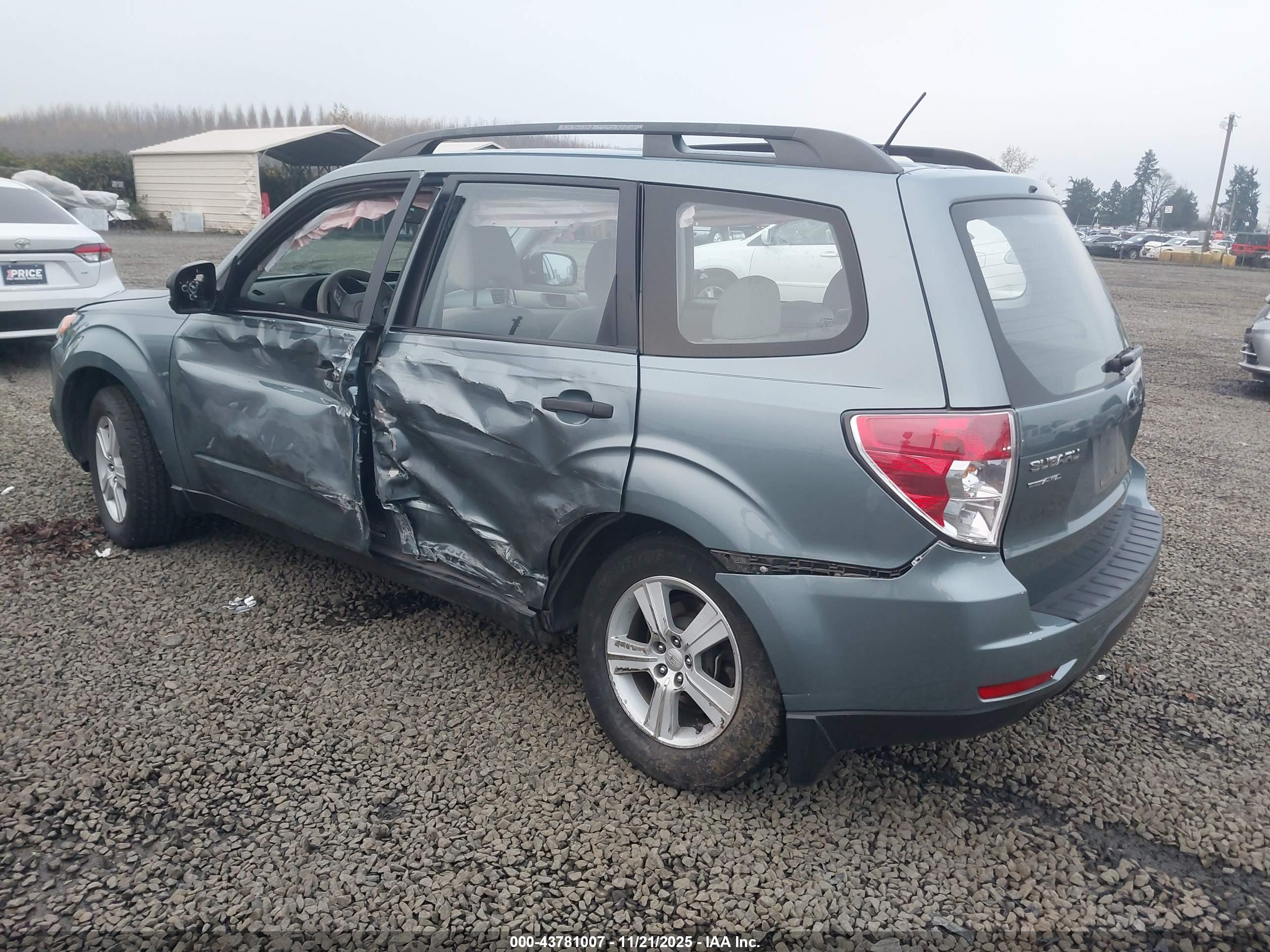 SUBARU FORESTER image 3