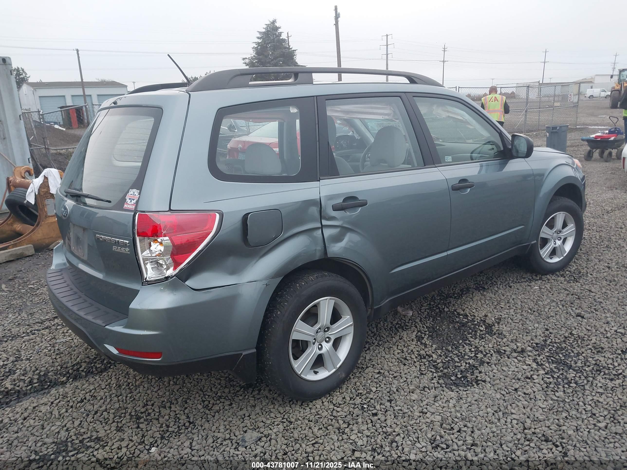 SUBARU FORESTER image 4