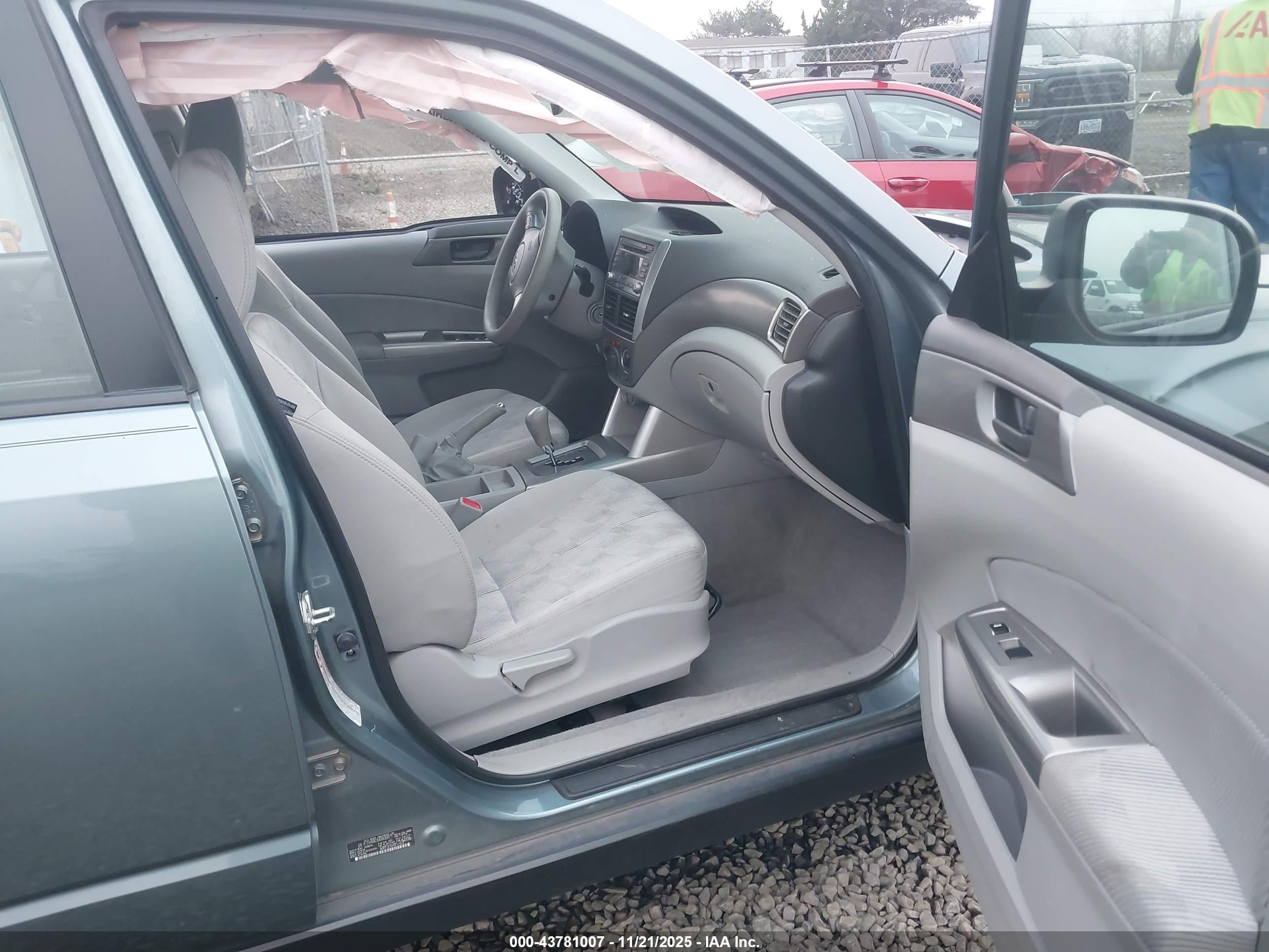 SUBARU FORESTER image 5