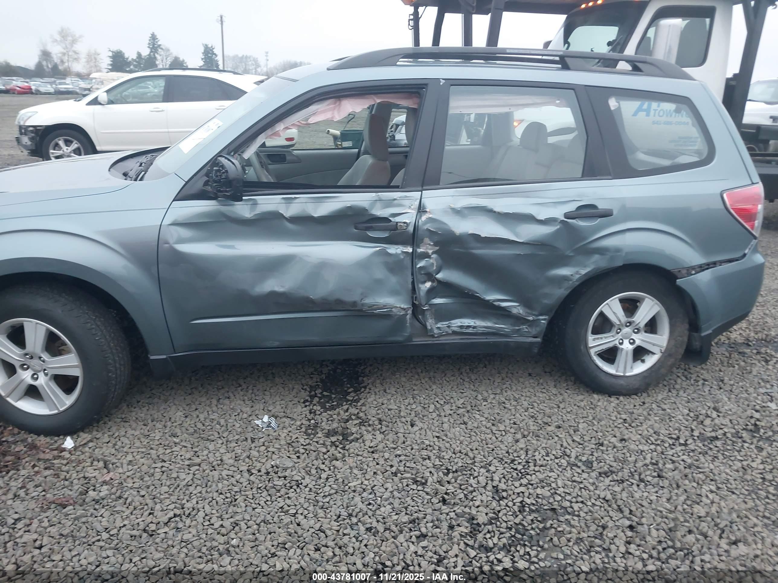 SUBARU FORESTER image 6