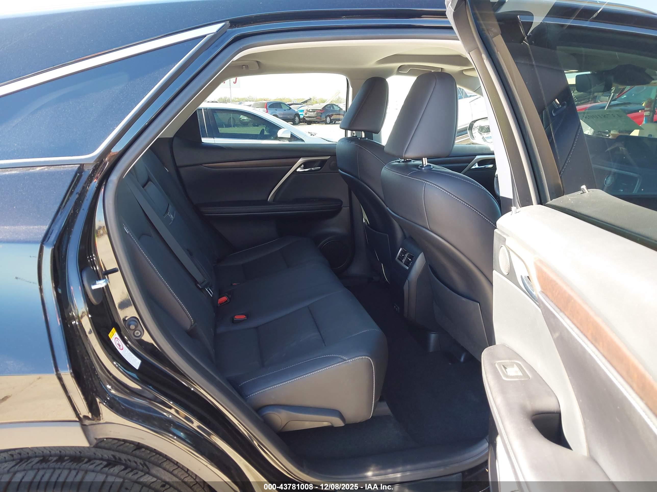 LEXUS RX image 8