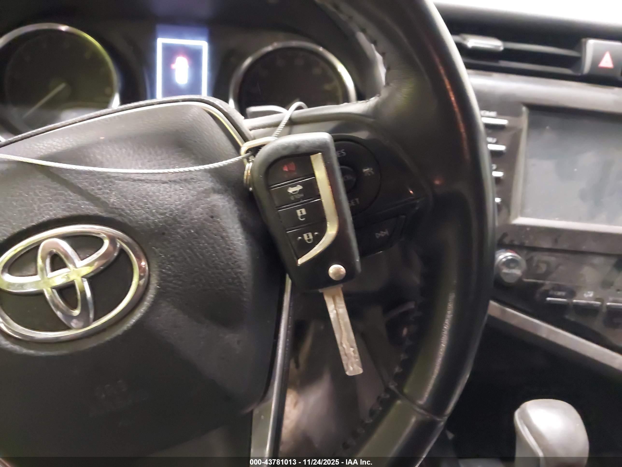 TOYOTA CAMRY image 11