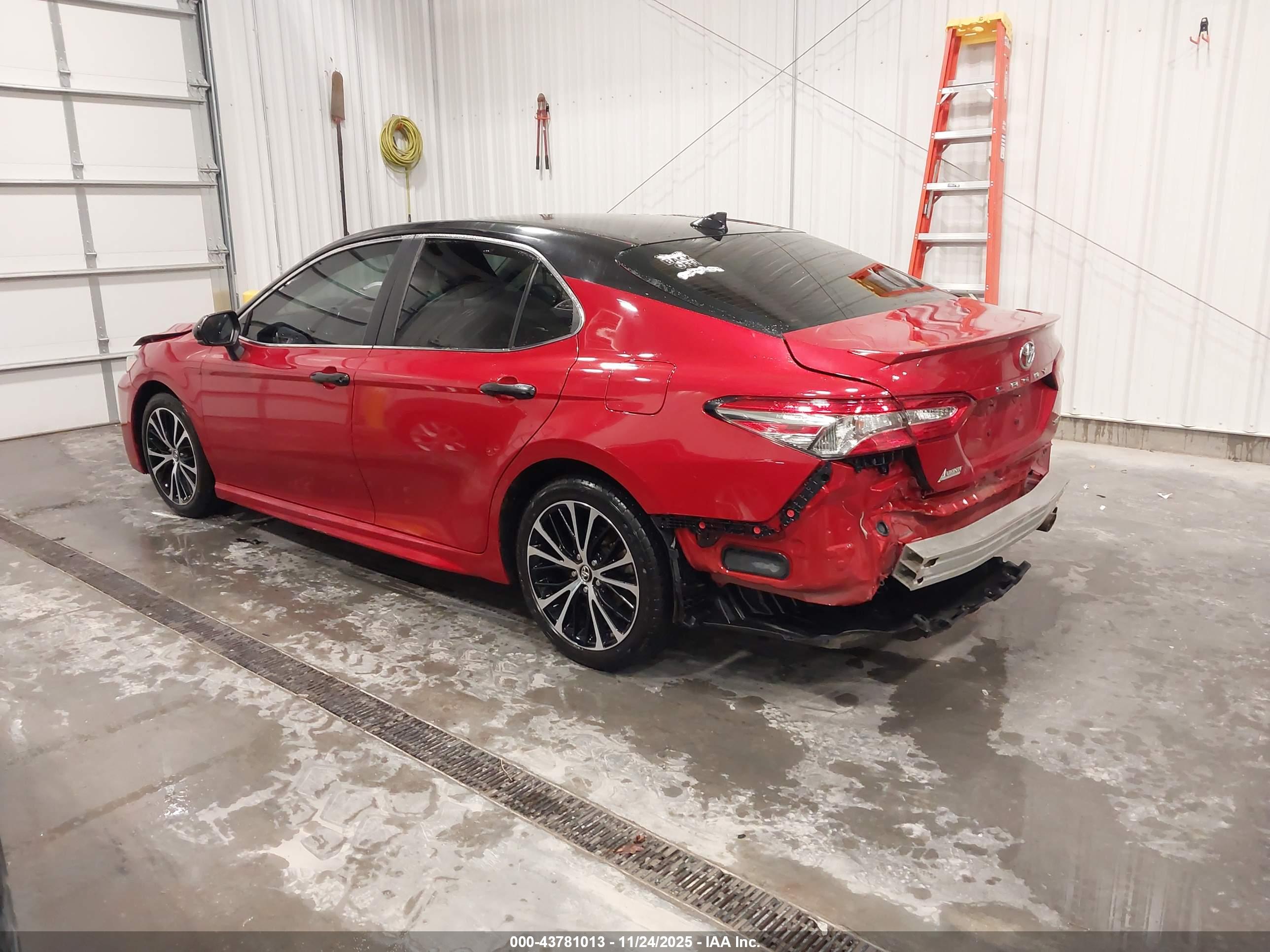 TOYOTA CAMRY image 3