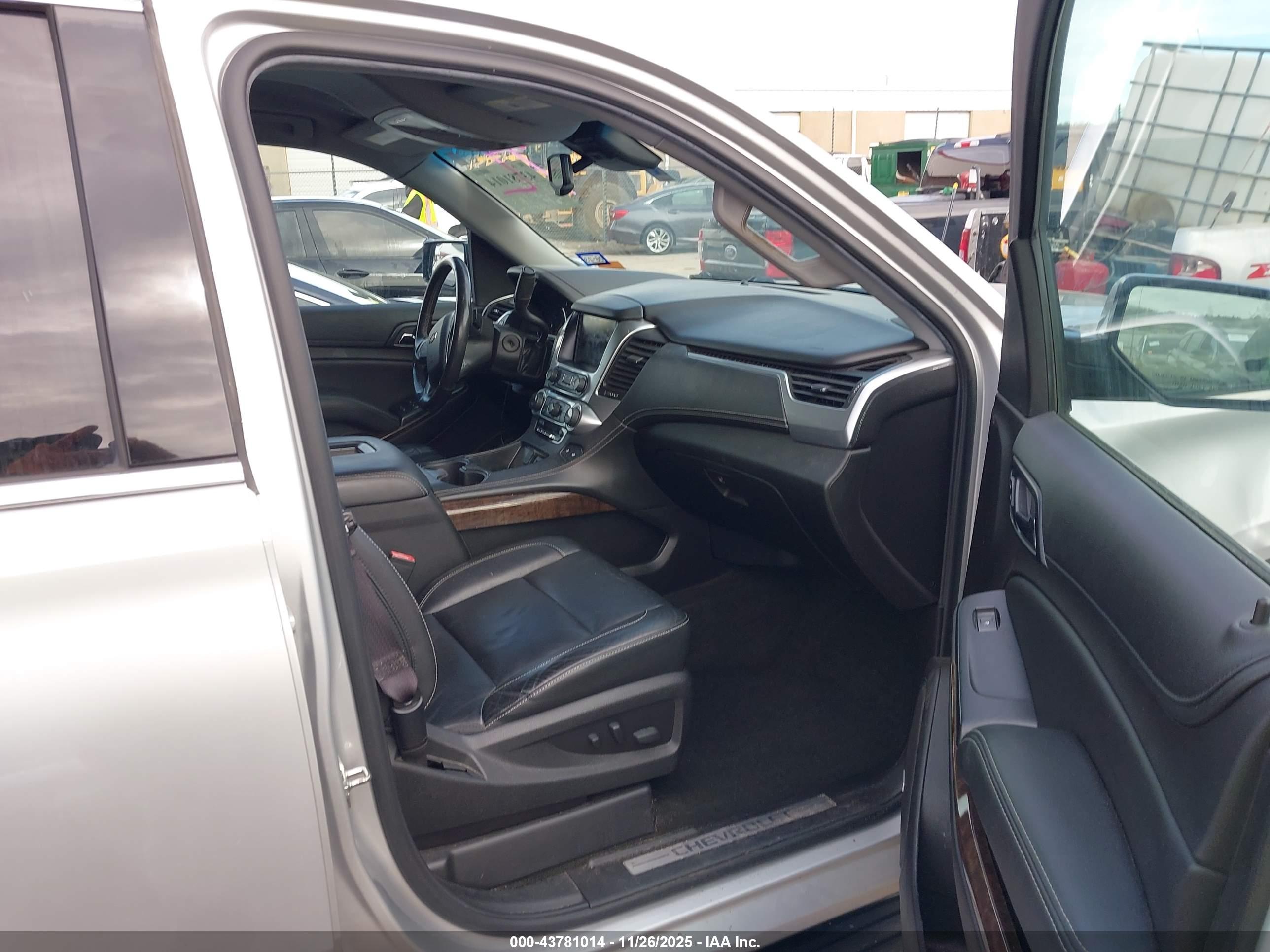 CHEVROLET TAHOE image 5