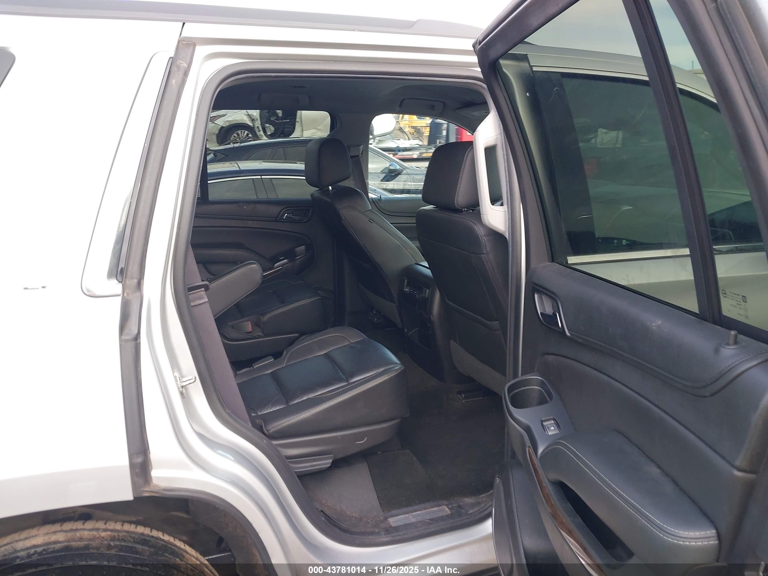 CHEVROLET TAHOE image 8