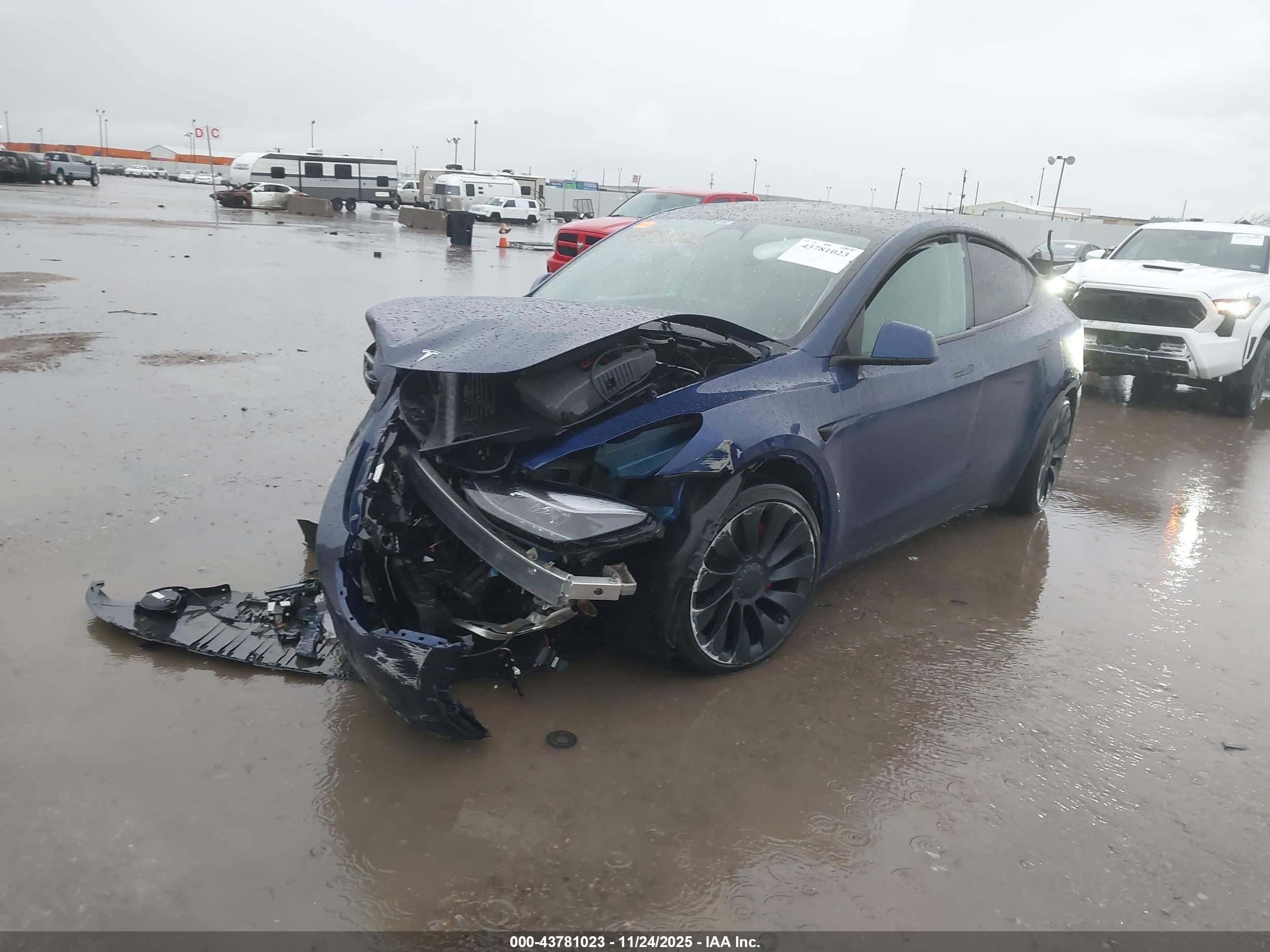 TESLA MODEL image 2