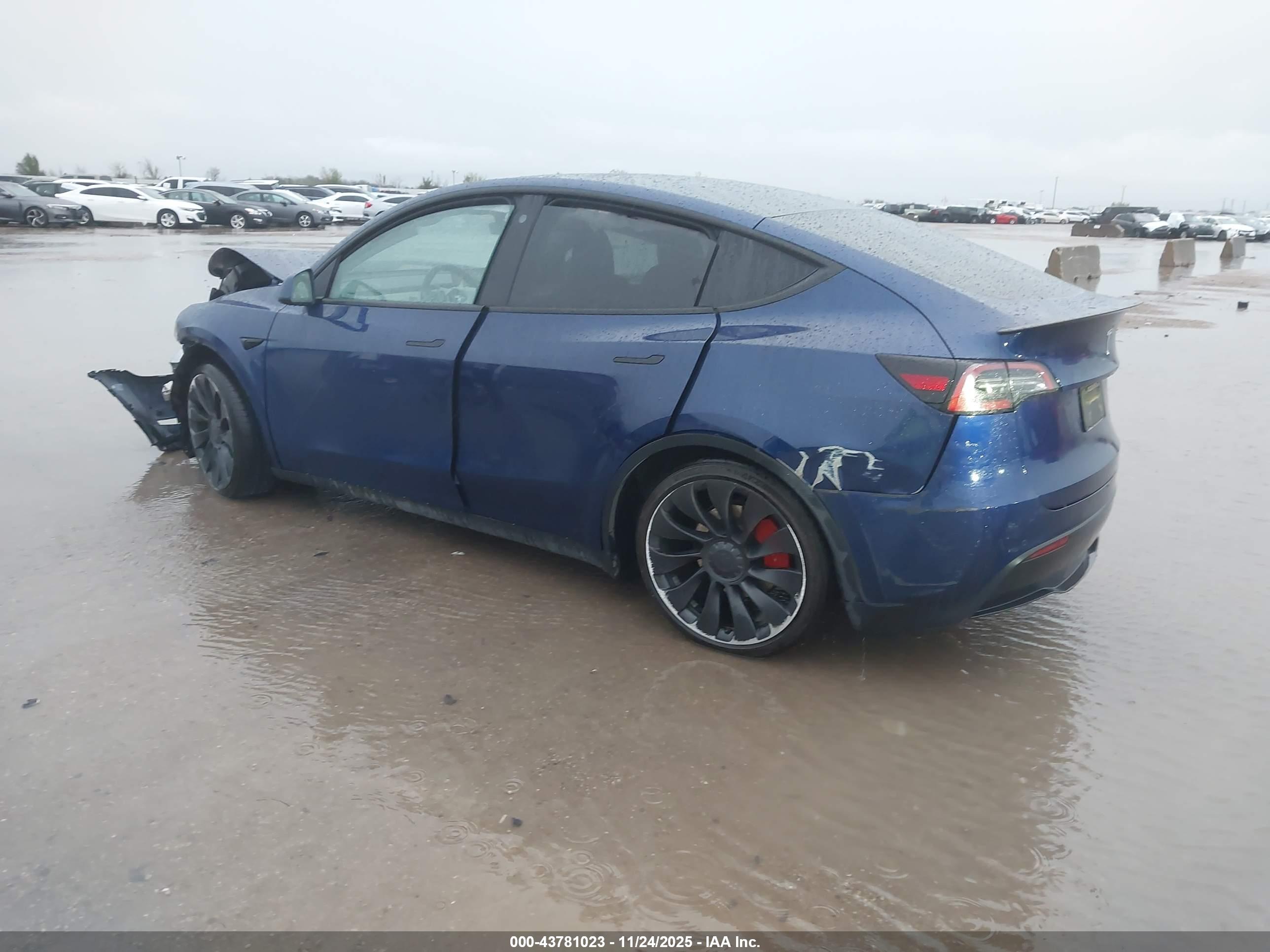 TESLA MODEL image 3