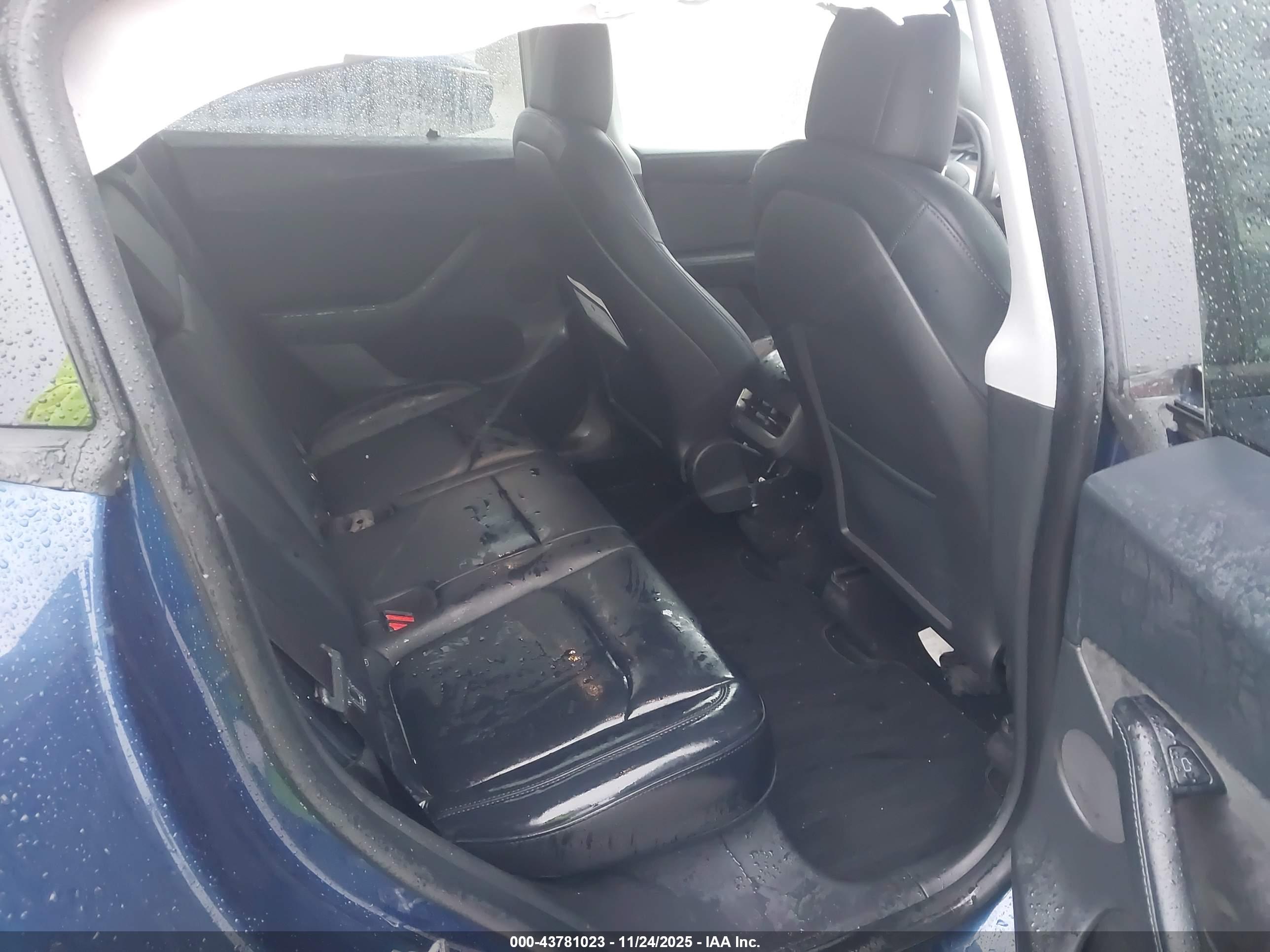 TESLA MODEL image 8