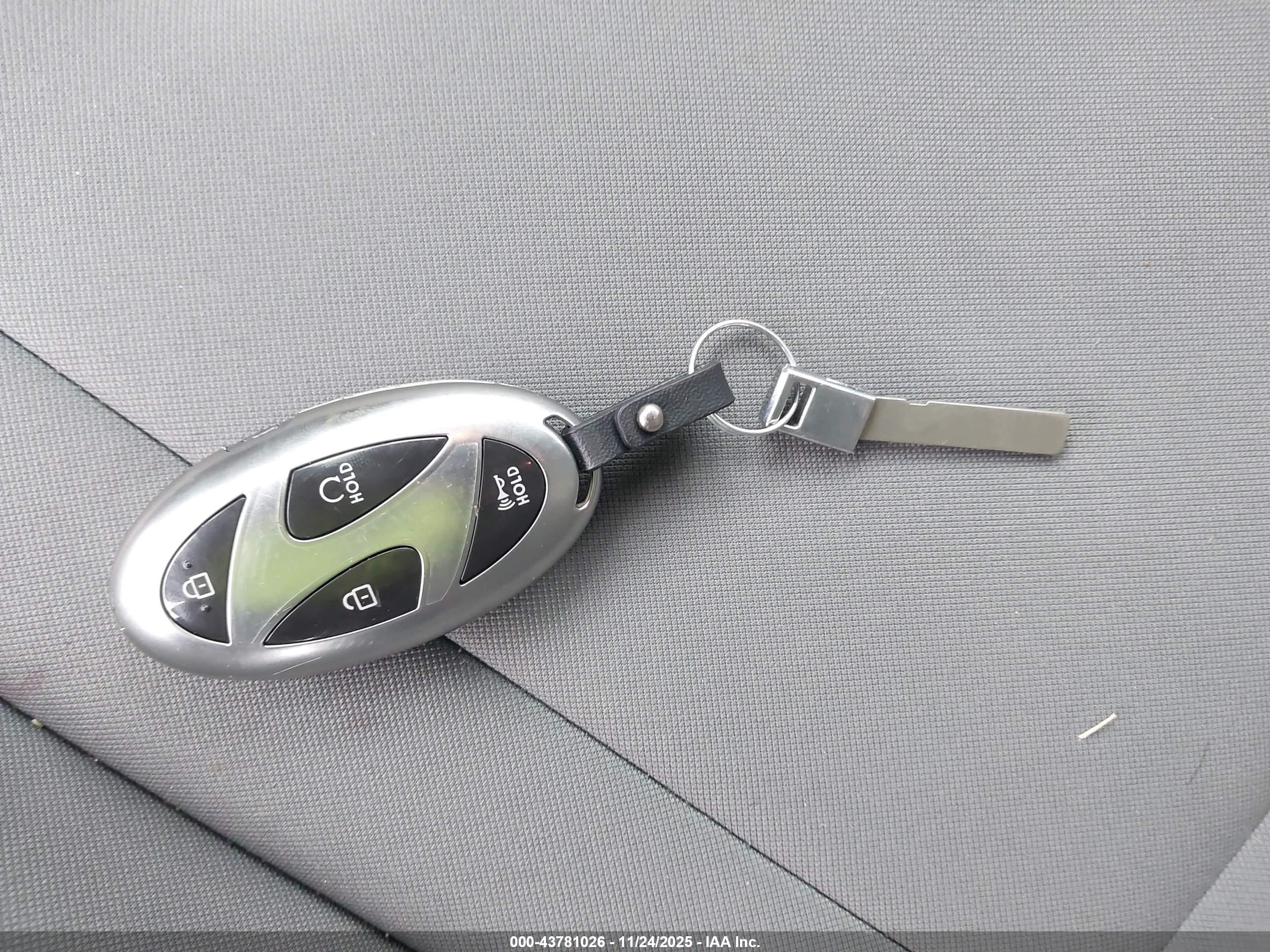 HYUNDAI ELANTRA image 11