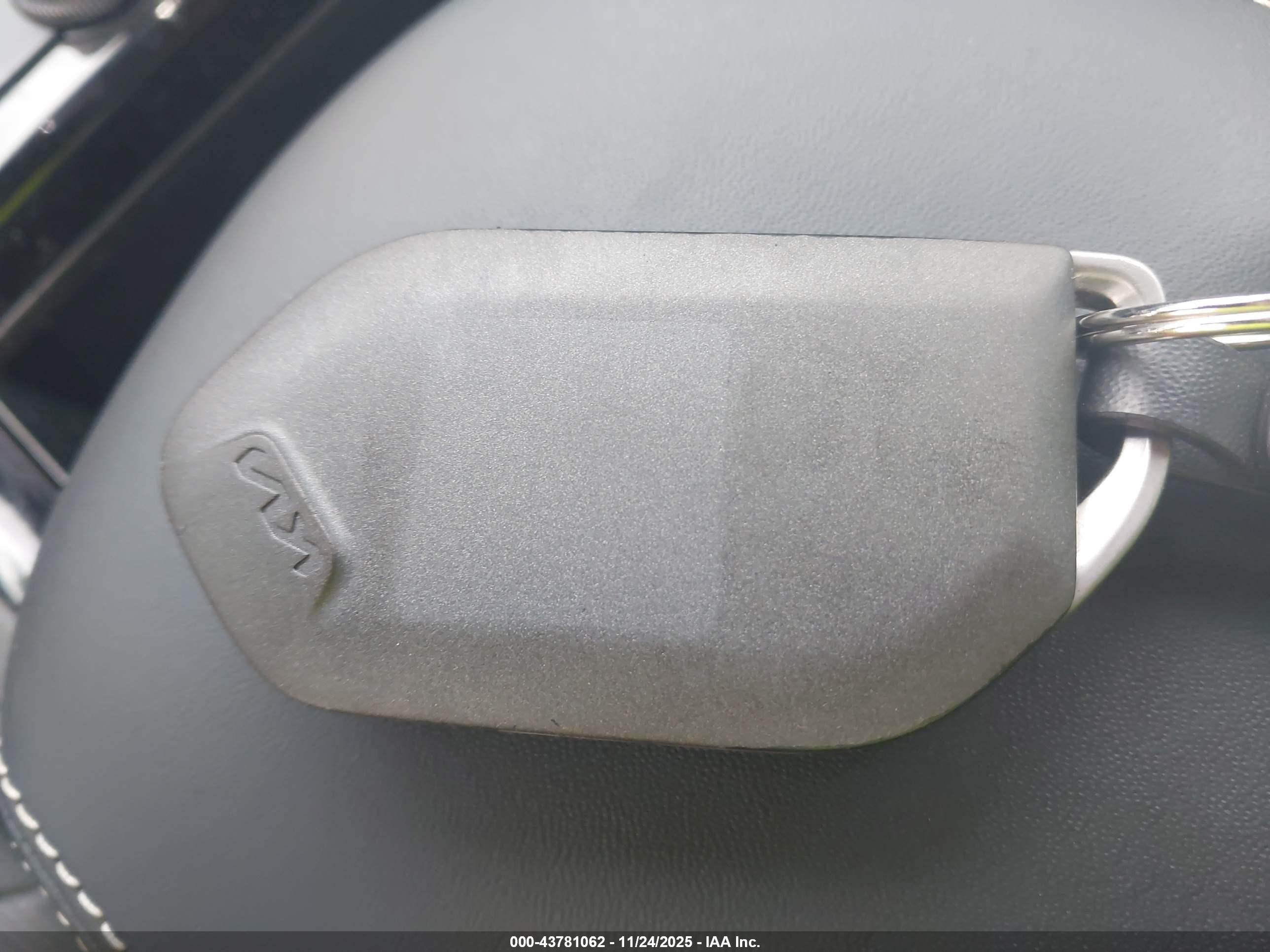 KIA K5 image 11